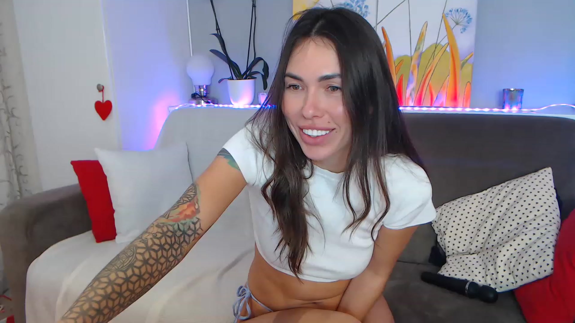 Gallery image thumbnail from VikiEvans's myfreecams stream on, 02/11/2023, 21:33 image 19 of 20