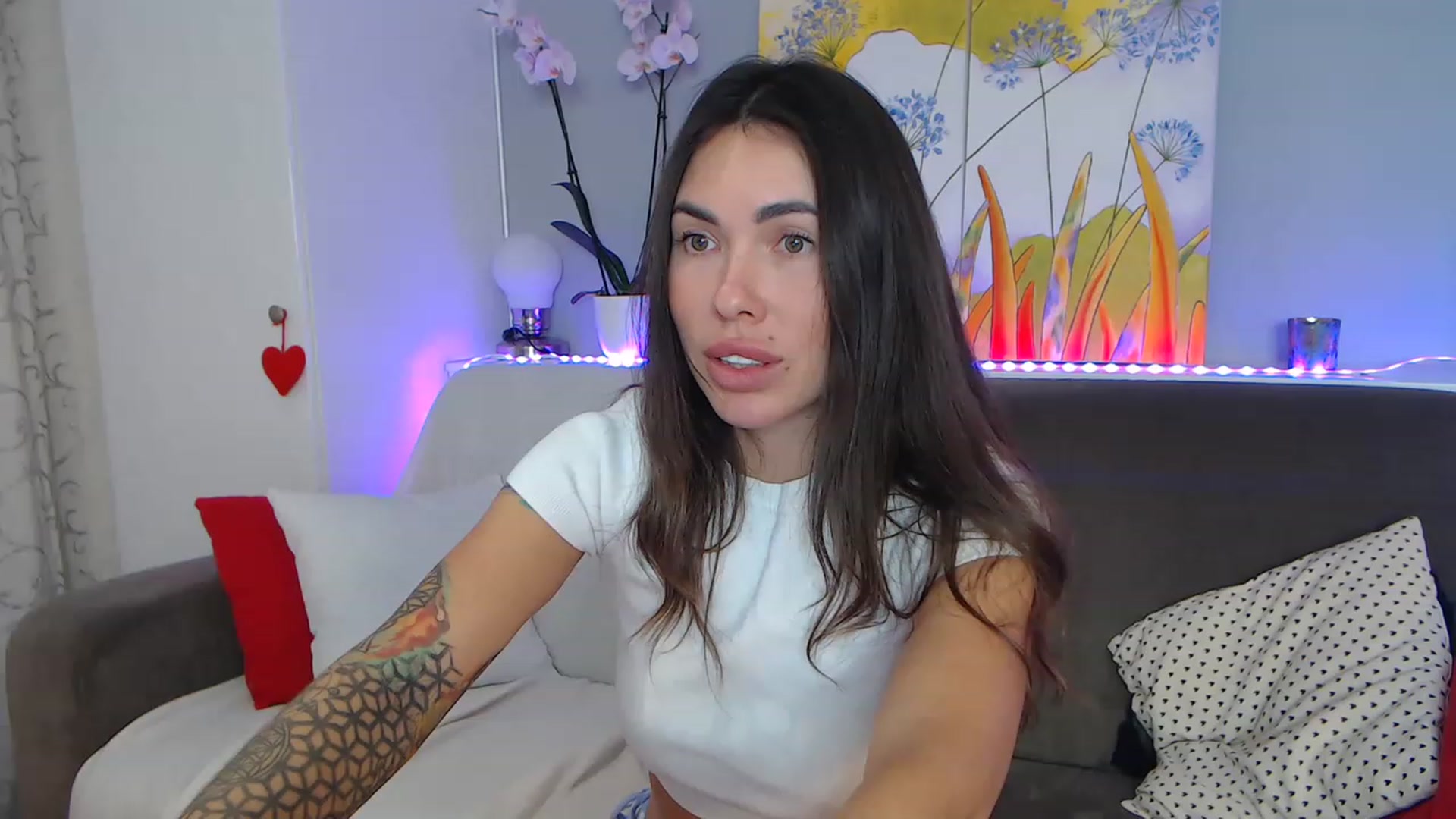 Gallery image thumbnail from VikiEvans's myfreecams stream on, 02/11/2023, 21:33 image 1 of 20