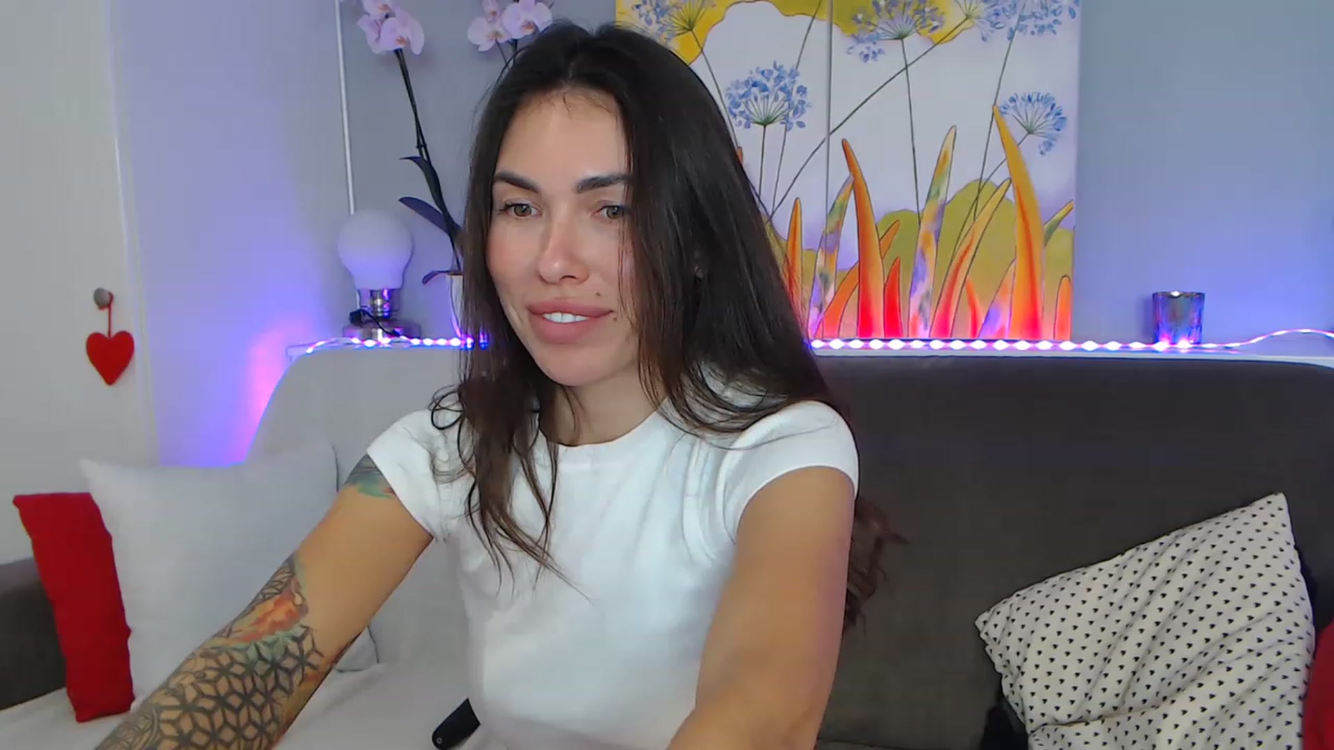 Gallery image thumbnail from VikiEvans's myfreecams stream on, 02/11/2023, 22:44 image 12 of 20