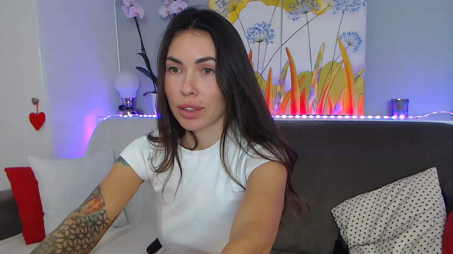 Gallery image thumbnail from VikiEvans's myfreecams stream on, 02/11/2023, 22:44 image 5 of 20
