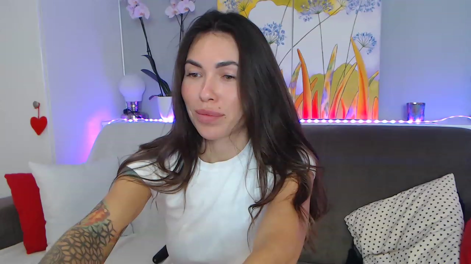 Gallery image thumbnail from VikiEvans's myfreecams stream on, 02/11/2023, 22:44 image 6 of 20