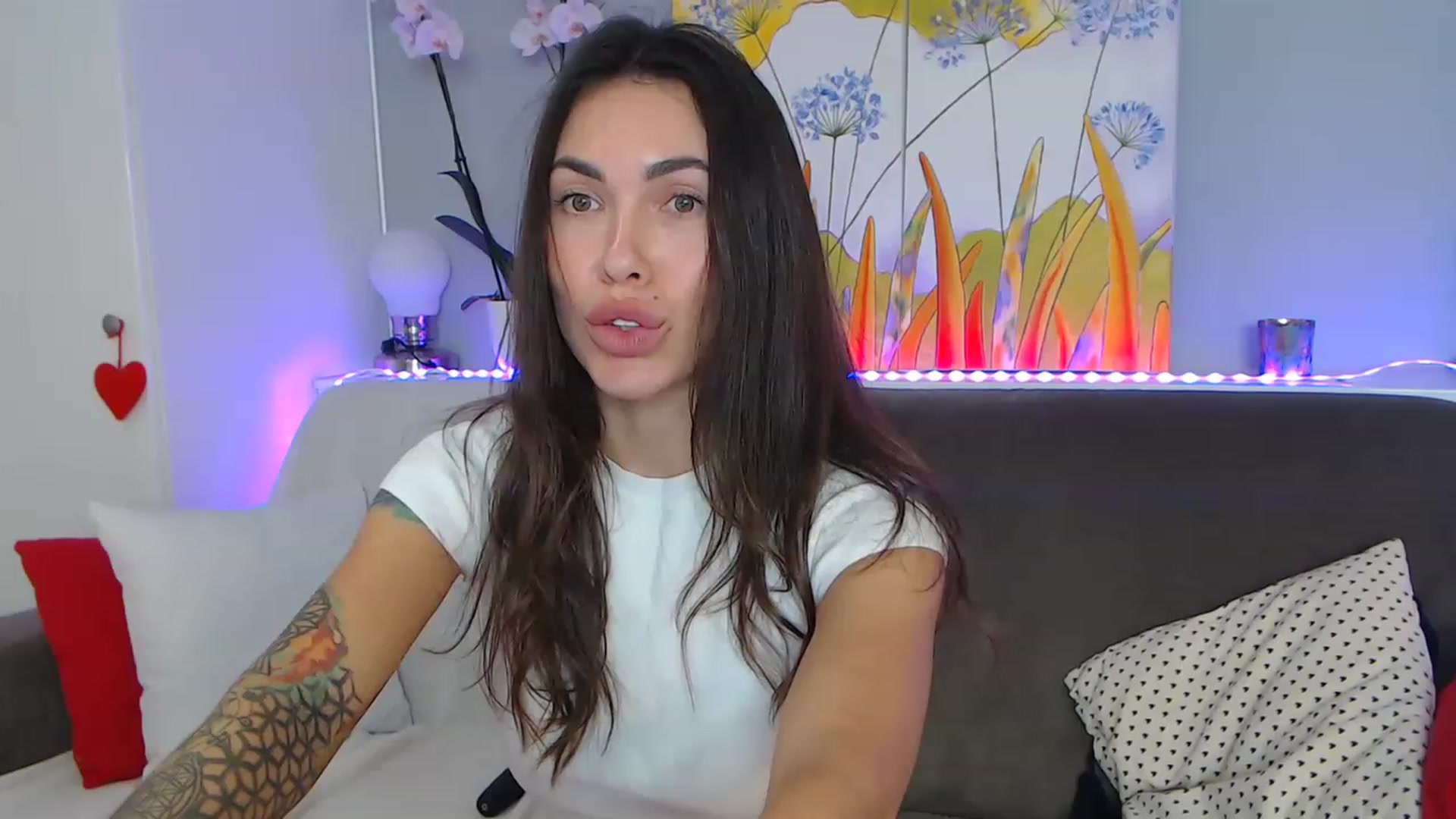 Gallery image thumbnail from VikiEvans's myfreecams stream on, 02/11/2023, 22:44 image 15 of 20