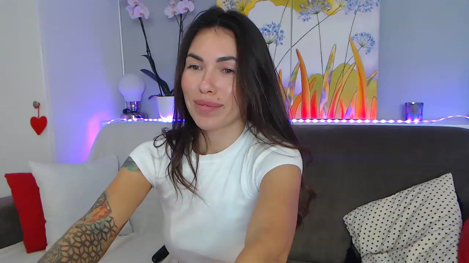 Gallery image thumbnail from VikiEvans's myfreecams stream on, 02/11/2023, 22:44 image 11 of 20