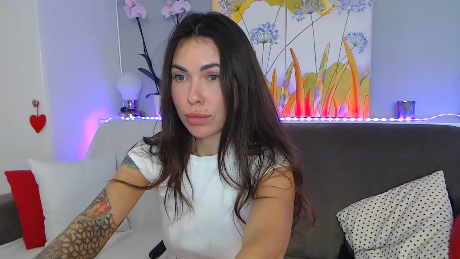Gallery image thumbnail from VikiEvans's myfreecams stream on, 02/11/2023, 22:44 image 8 of 20