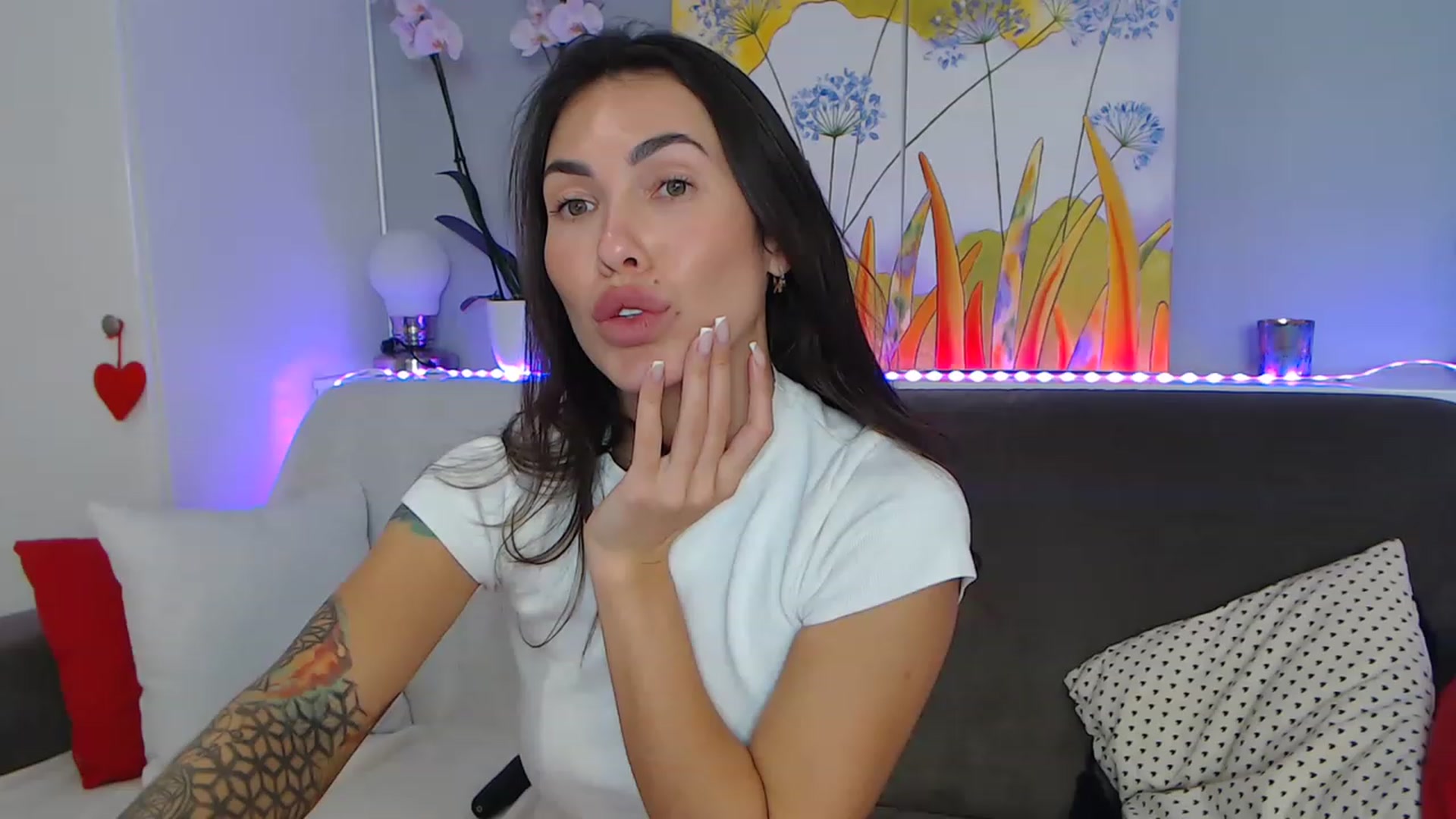 Gallery image thumbnail from VikiEvans's myfreecams stream on, 02/11/2023, 22:44 image 4 of 20