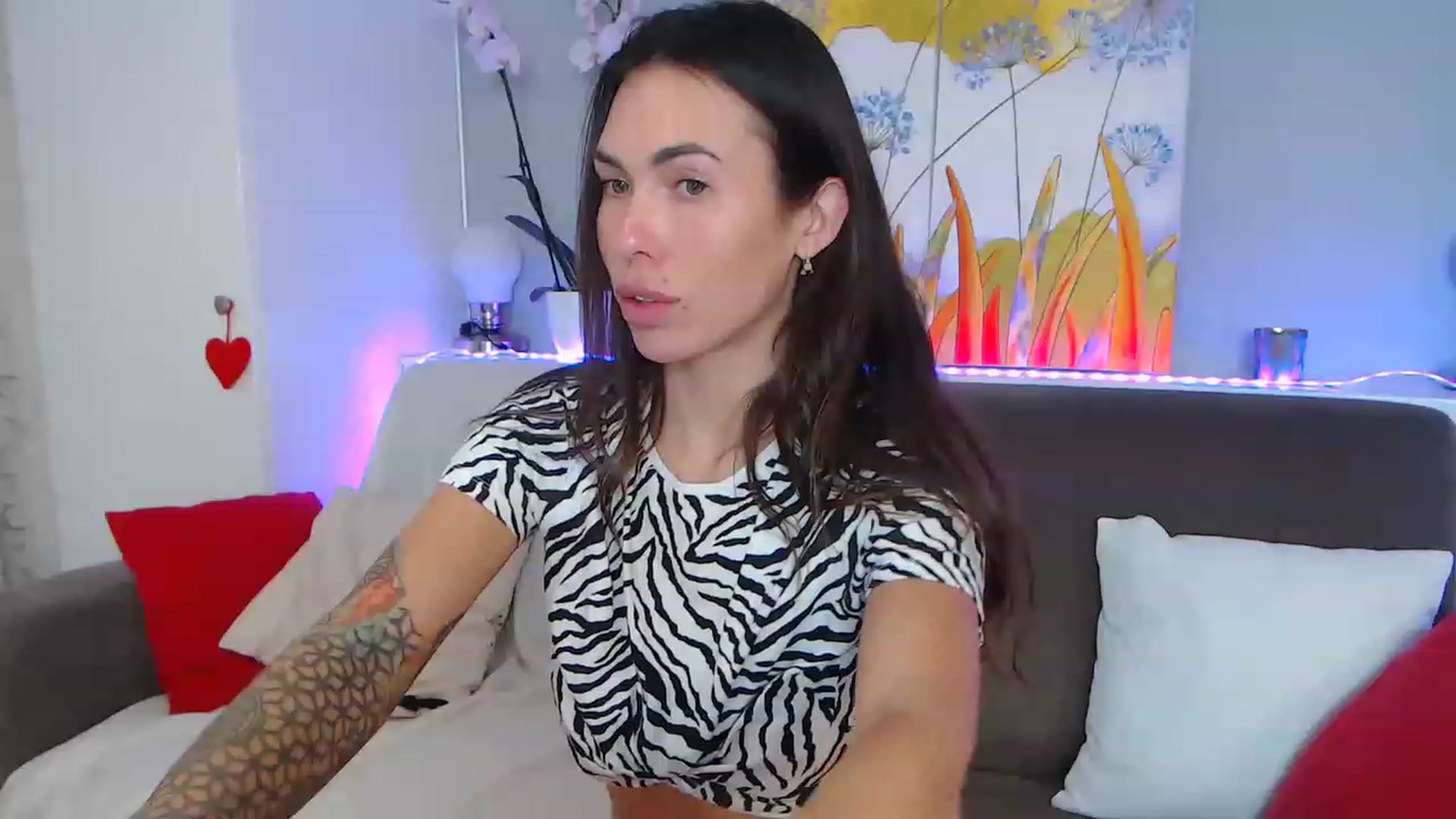 Gallery image thumbnail from VikiEvans's myfreecams stream on, 02/12/2023, 20:32 image 14 of 20