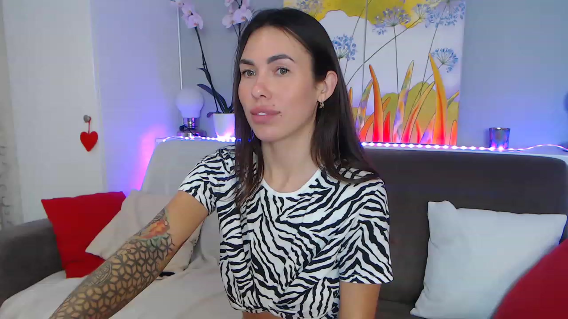 Gallery image thumbnail from VikiEvans's myfreecams stream on, 02/12/2023, 20:32 image 18 of 20