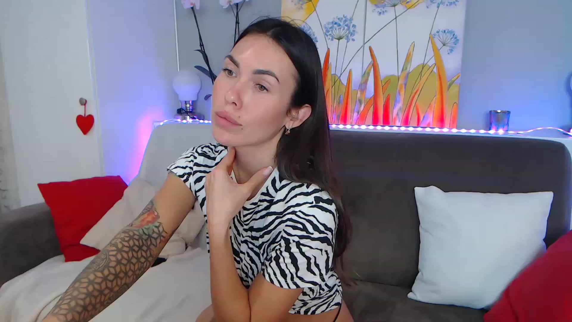 Gallery image thumbnail from VikiEvans's myfreecams stream on, 02/12/2023, 21:08 image 18 of 20
