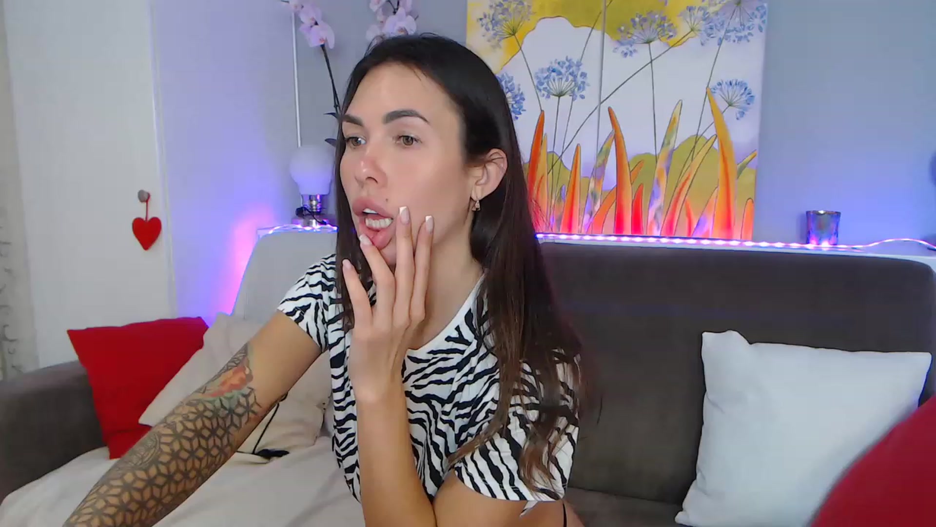Gallery image thumbnail from VikiEvans's myfreecams stream on, 02/12/2023, 21:08 image 1 of 20