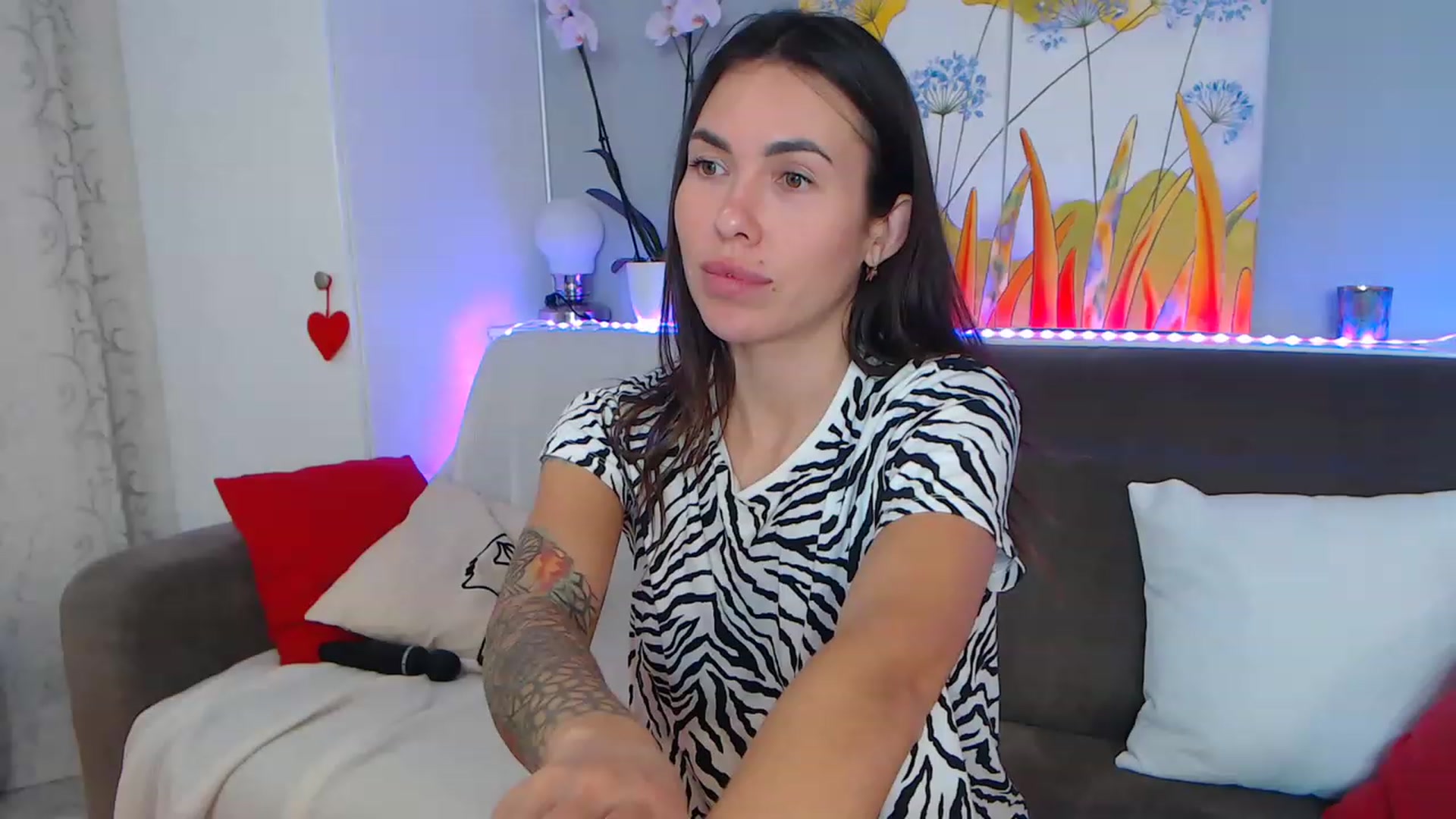 Gallery image thumbnail from VikiEvans's myfreecams stream on, 02/12/2023, 22:21 image 6 of 20