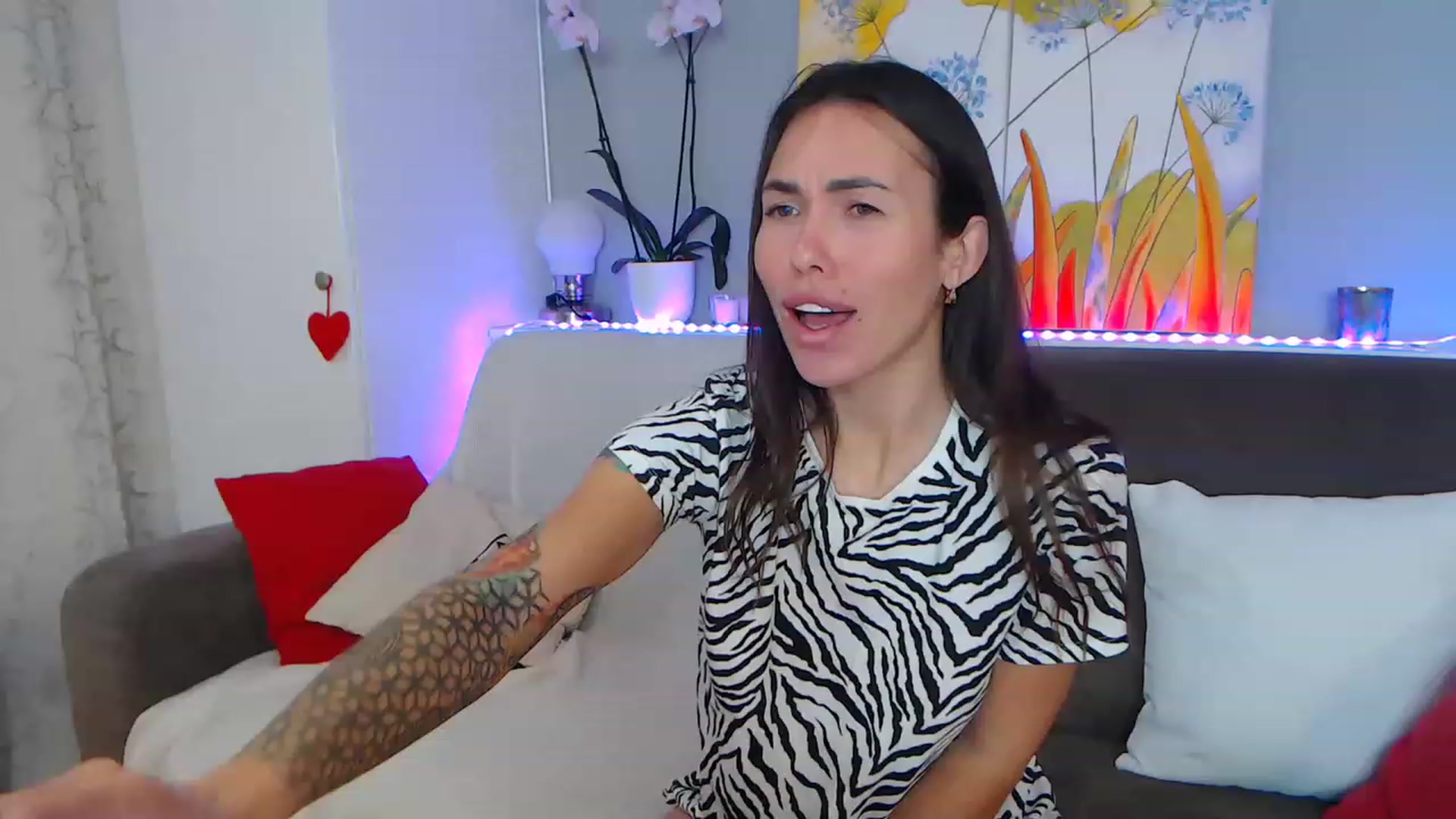 Gallery image thumbnail from VikiEvans's myfreecams stream on, 02/12/2023, 22:21 image 10 of 20