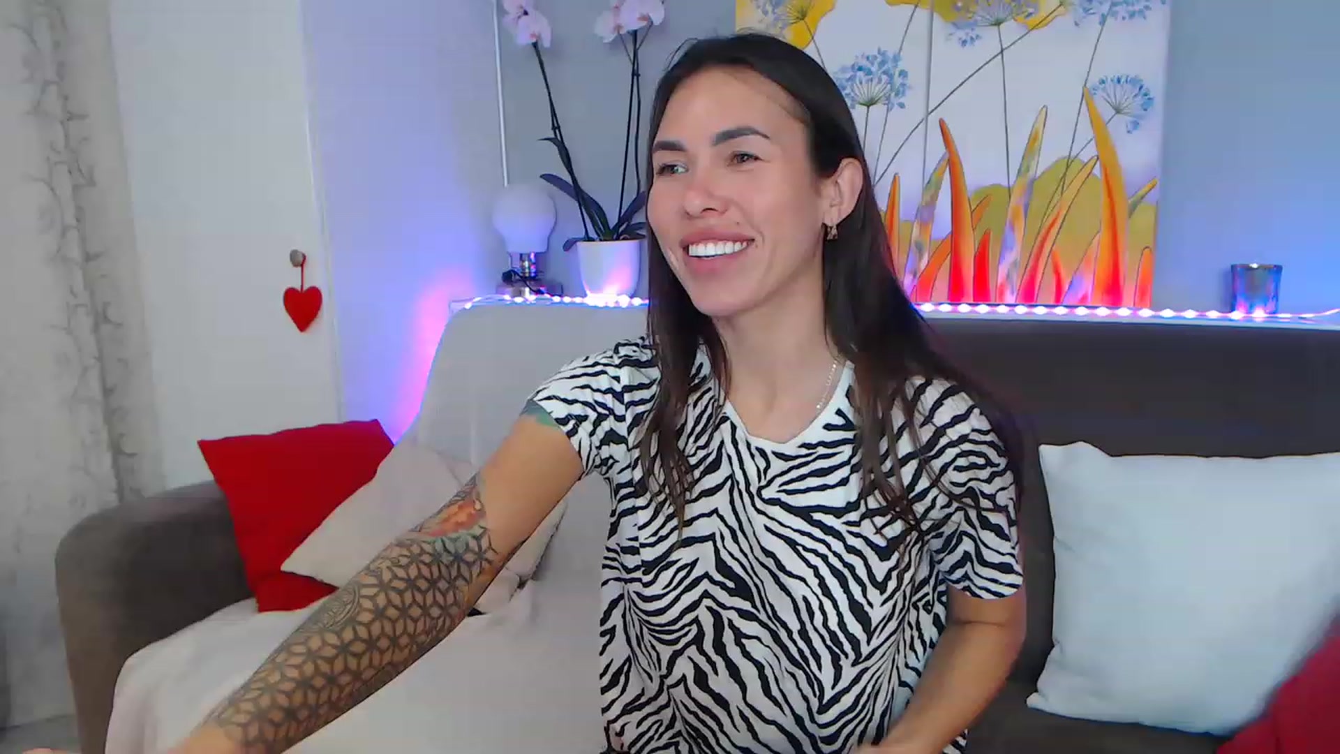 Gallery image thumbnail from VikiEvans's myfreecams stream on, 02/12/2023, 22:21 image 12 of 20