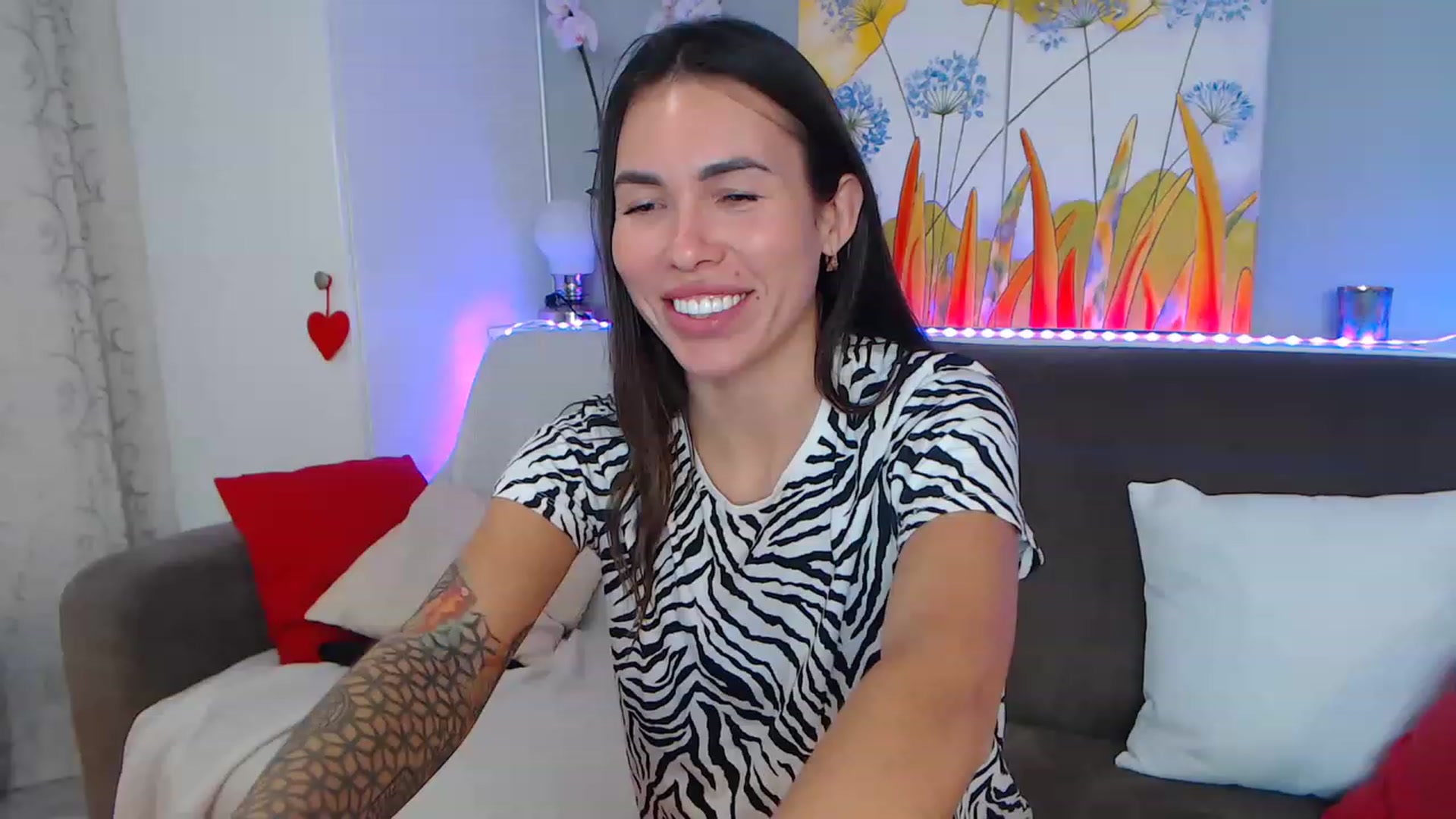 Gallery image thumbnail from VikiEvans's myfreecams stream on, 02/12/2023, 22:21 image 2 of 20