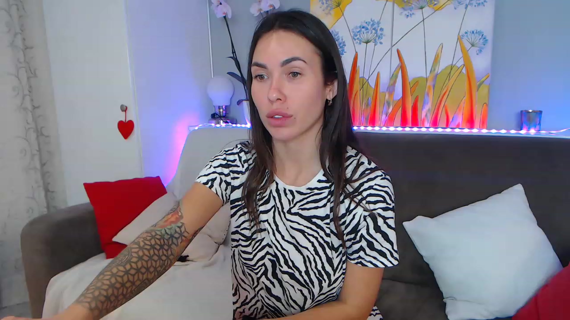 Gallery image thumbnail from VikiEvans's myfreecams stream on, 02/12/2023, 23:31 image 14 of 20