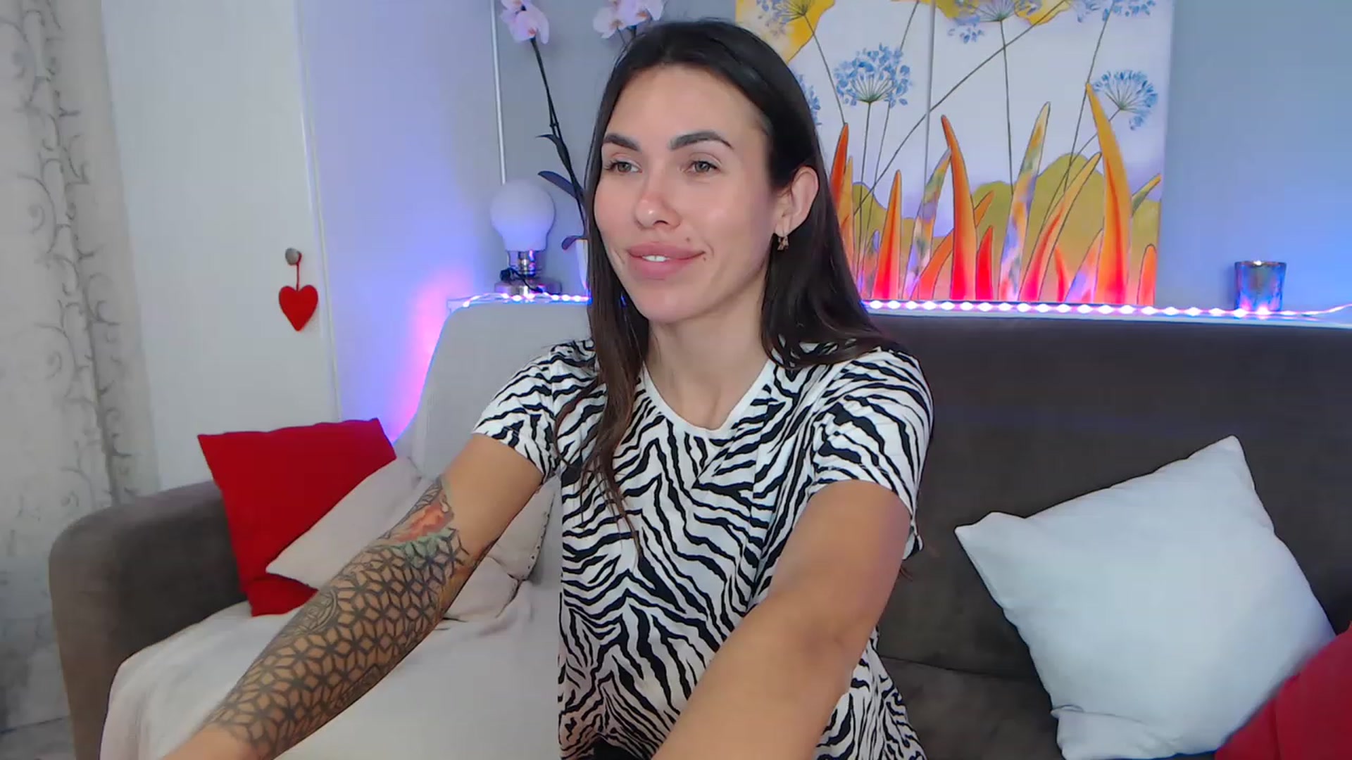 Gallery image thumbnail from VikiEvans's myfreecams stream on, 02/12/2023, 23:31 image 18 of 20