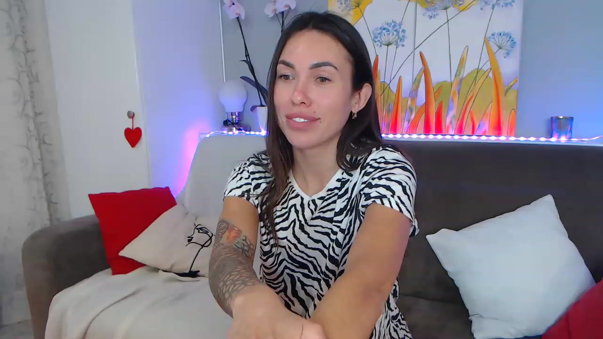 Gallery image thumbnail from VikiEvans's myfreecams stream on, 02/12/2023, 23:31 image 20 of 20