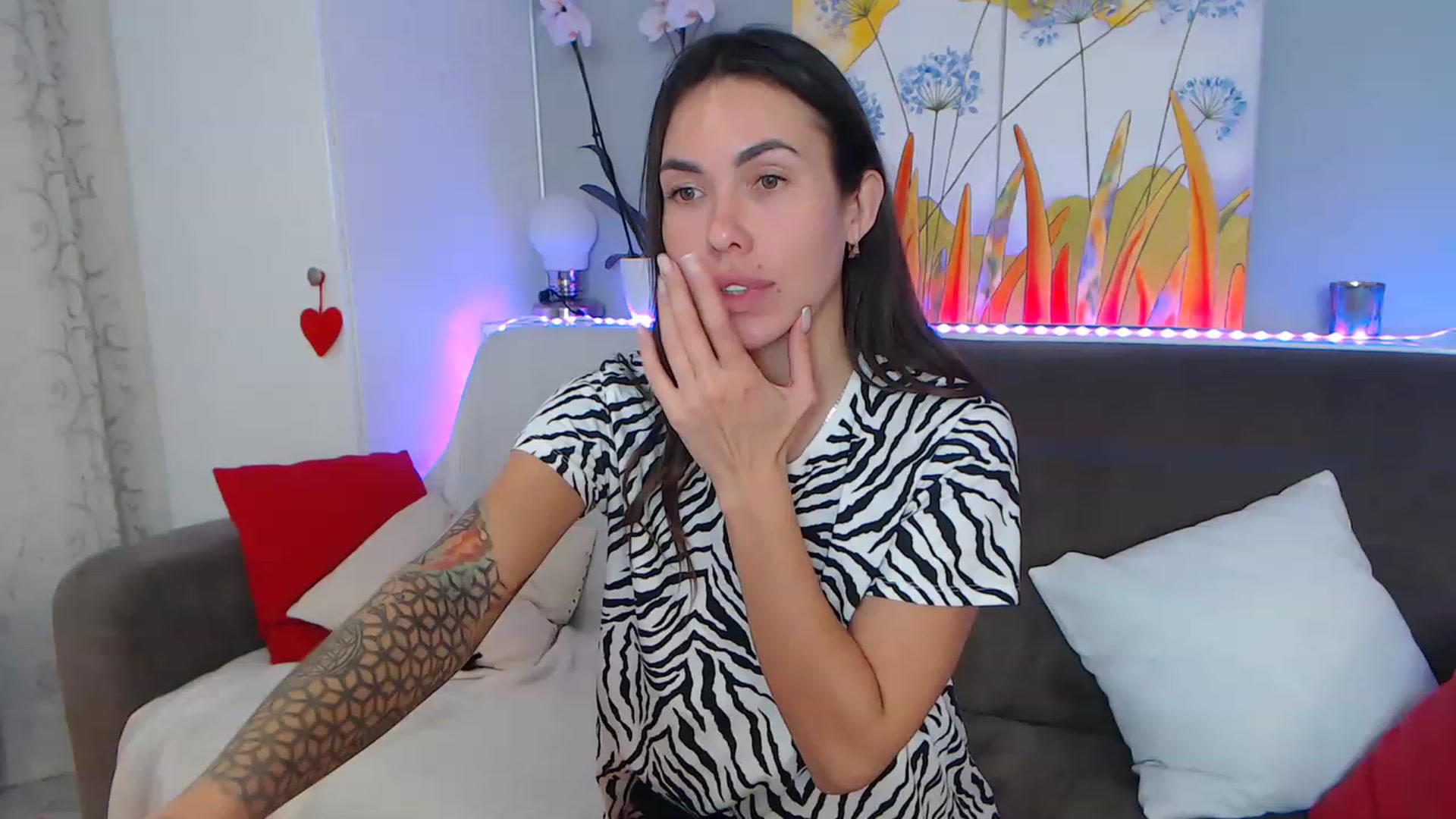 Gallery image thumbnail from VikiEvans's myfreecams stream on, 02/12/2023, 23:31 image 19 of 20