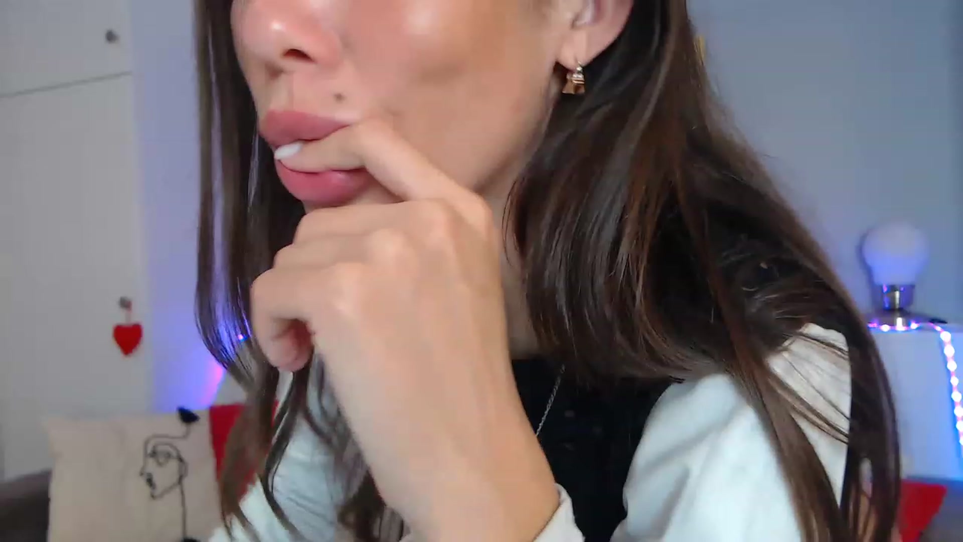 Gallery image thumbnail from VikiEvans's myfreecams stream on, 02/18/2023, 20:01 image 16 of 20