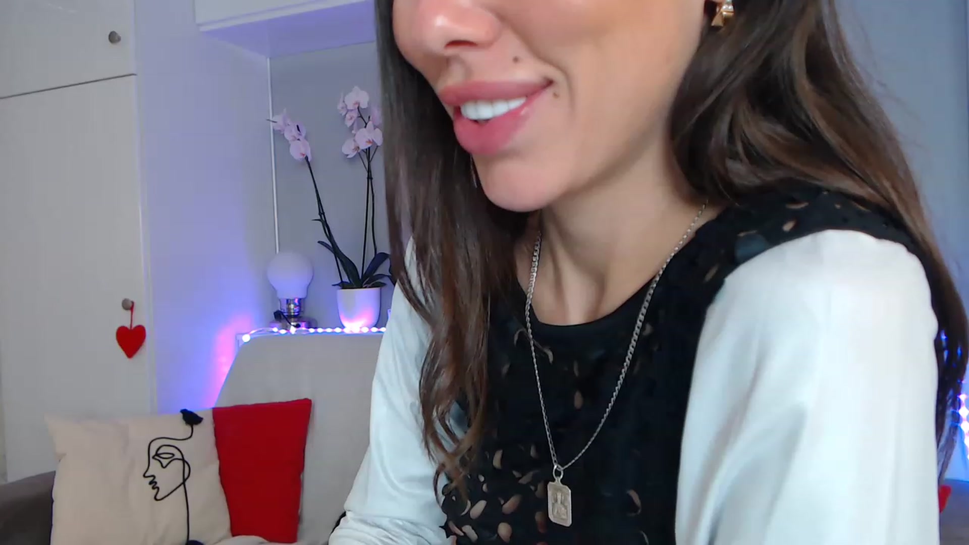 Gallery image thumbnail from VikiEvans's myfreecams stream on, 02/18/2023, 20:01 image 20 of 20