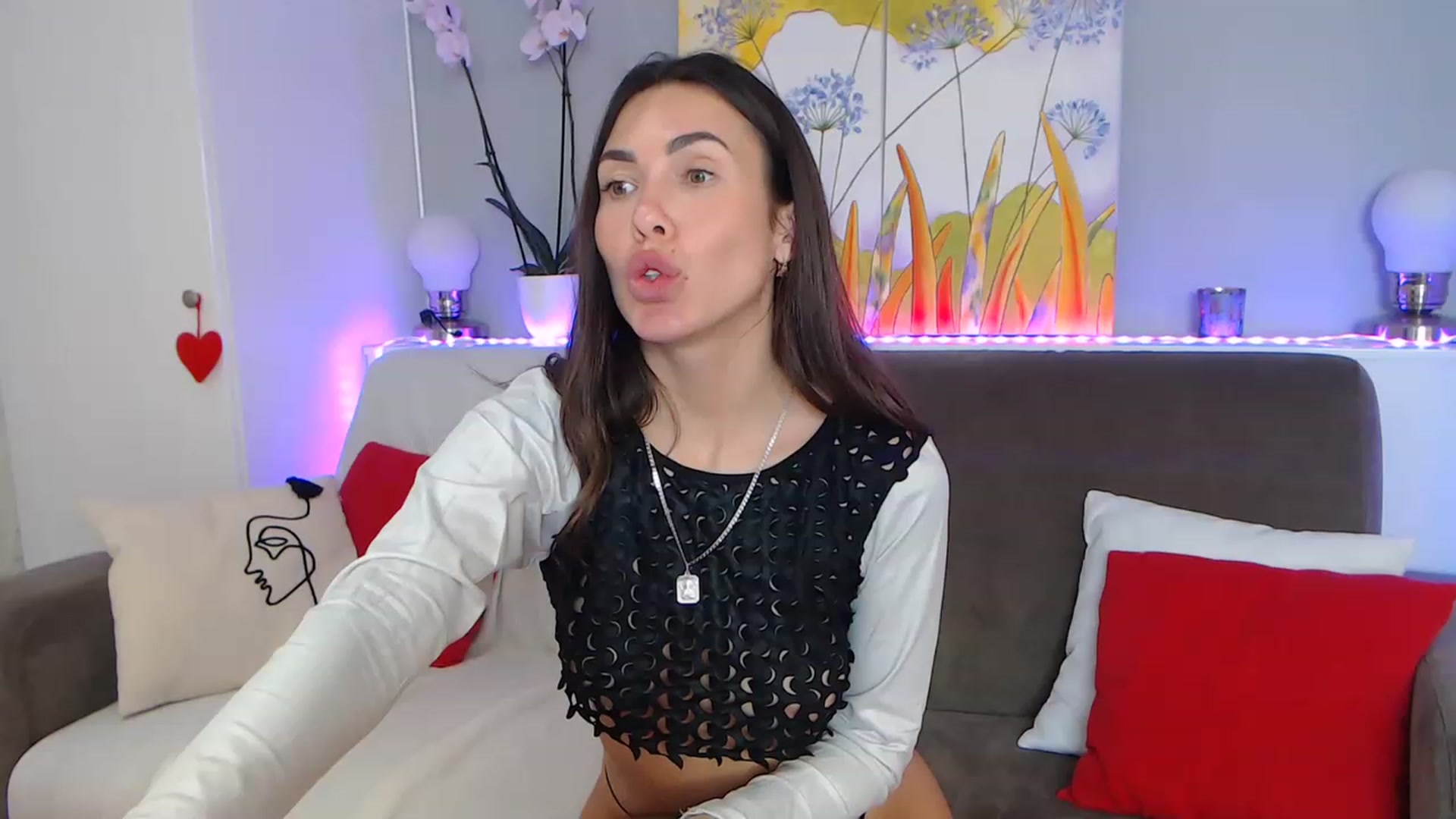Gallery image thumbnail from VikiEvans's myfreecams stream on, 02/19/2023, 24:04 image 11 of 20