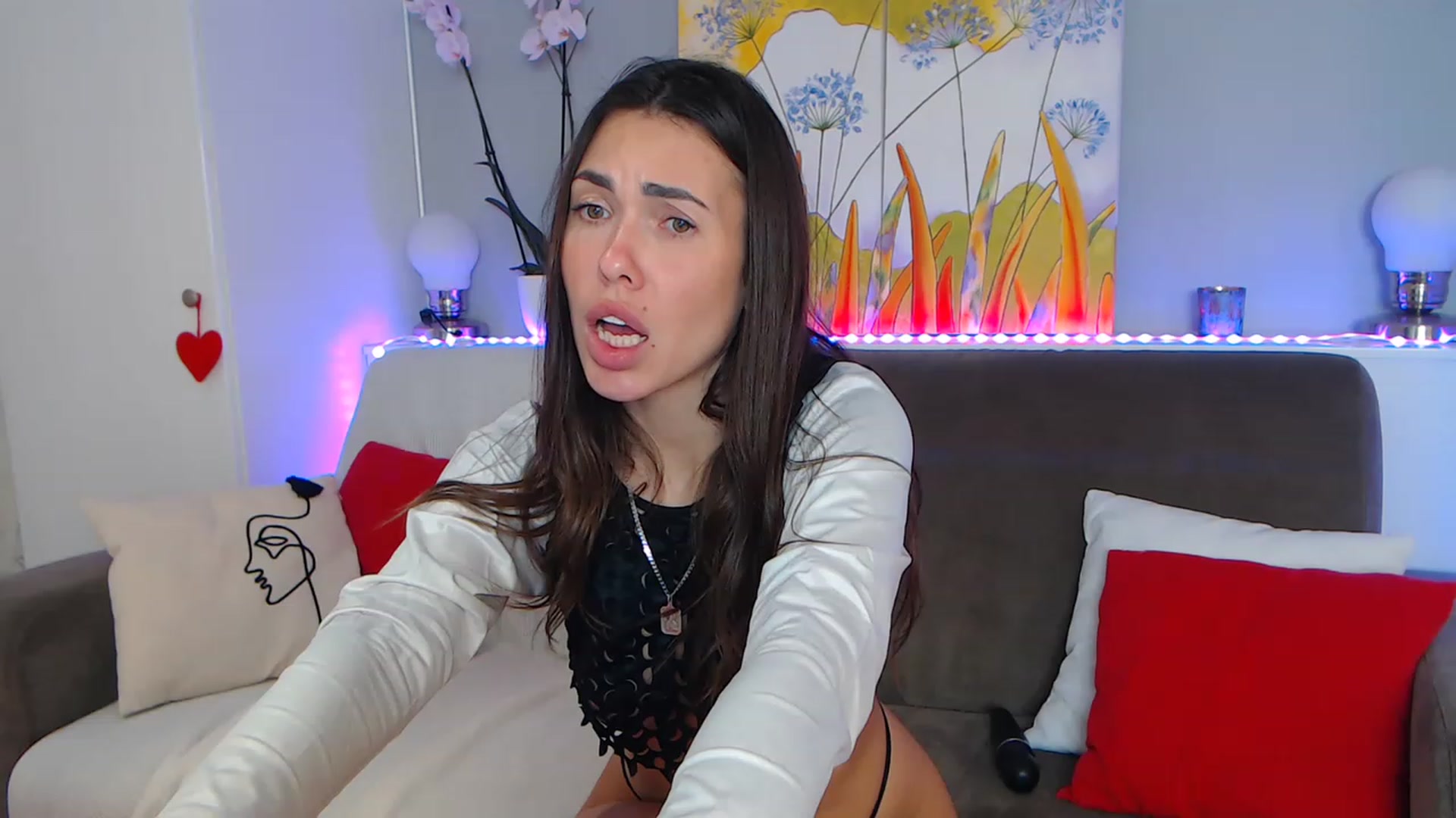 Gallery image thumbnail from VikiEvans's myfreecams stream on, 02/19/2023, 24:04 image 10 of 20