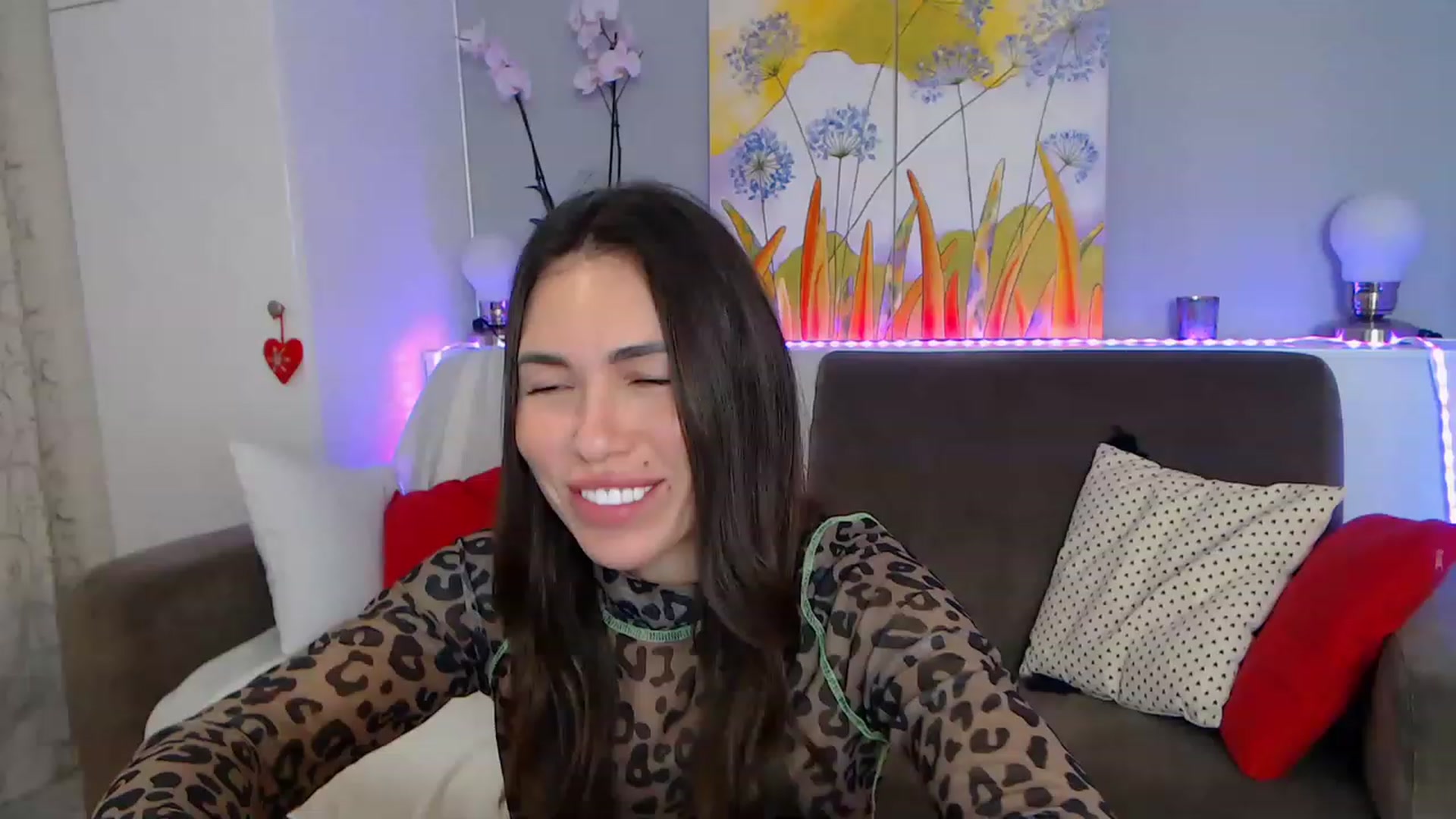 Gallery image thumbnail from VikiEvans's myfreecams stream on, 02/20/2023, 17:16 image 18 of 20