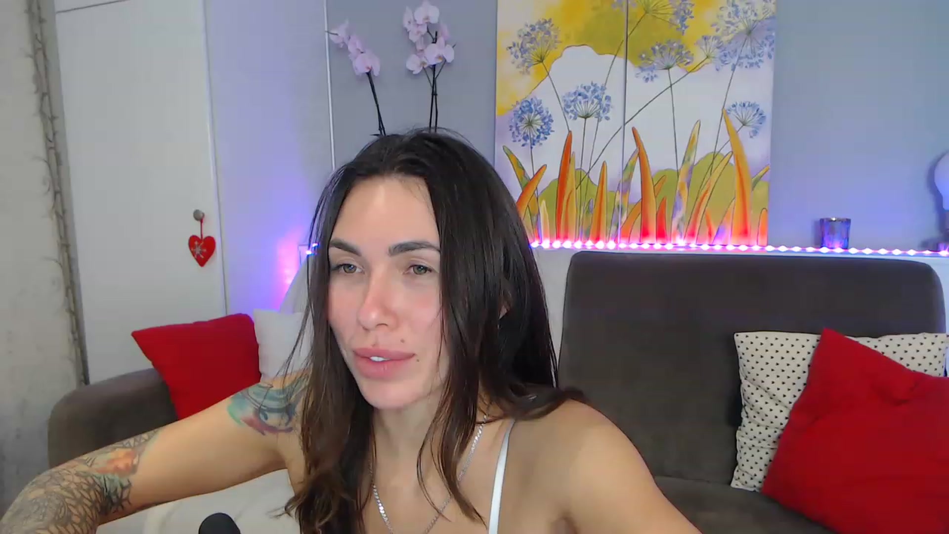 Gallery image thumbnail from VikiEvans's myfreecams stream on, 03/02/2023, 22:45 image 15 of 20