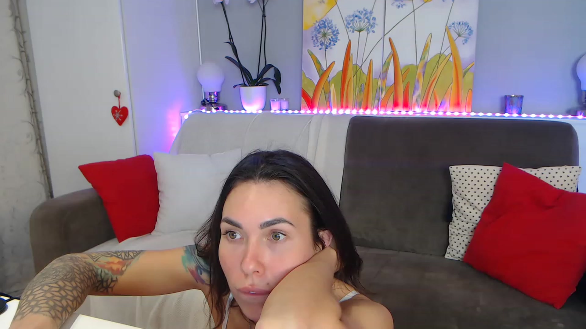 Gallery image thumbnail from VikiEvans's myfreecams stream on, 03/02/2023, 22:45 image 7 of 20