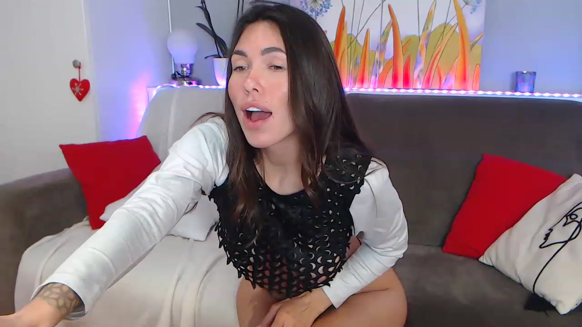Gallery image thumbnail from VikiEvans's myfreecams stream on, 03/05/2023, 20:48 image 5 of 20