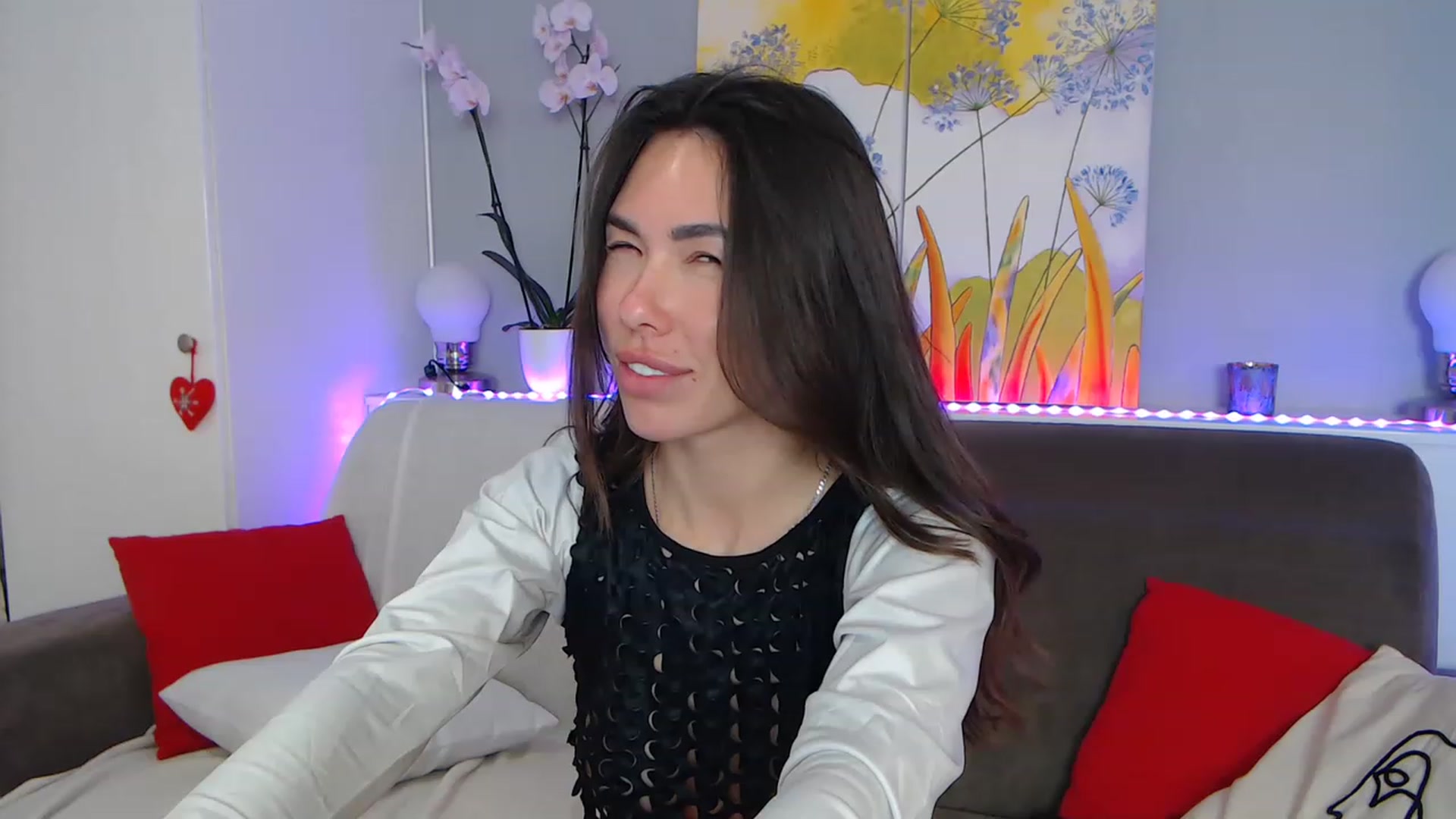Gallery image thumbnail from VikiEvans's myfreecams stream on, 03/05/2023, 22:50 image 2 of 20