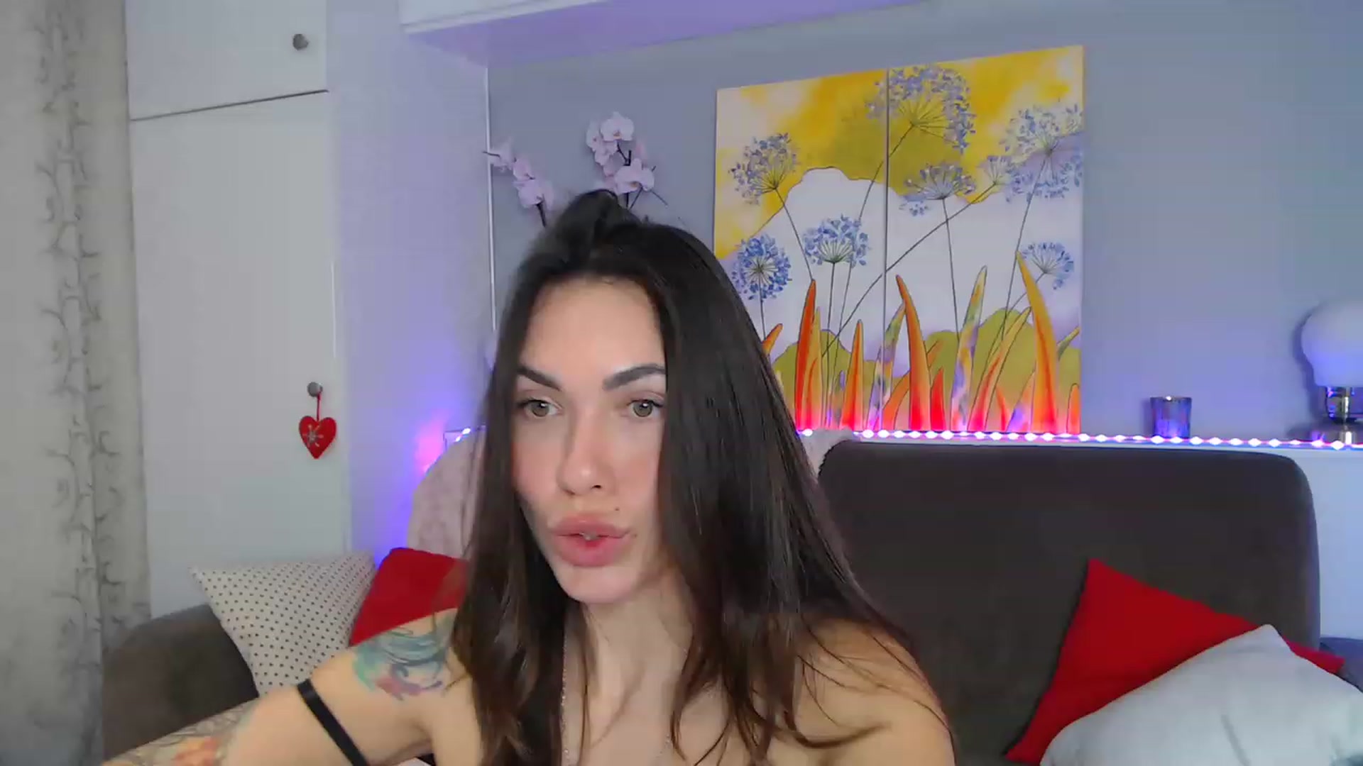 Gallery image thumbnail from VikiEvans's myfreecams stream on, 03/06/2023, 17:24 image 2 of 20