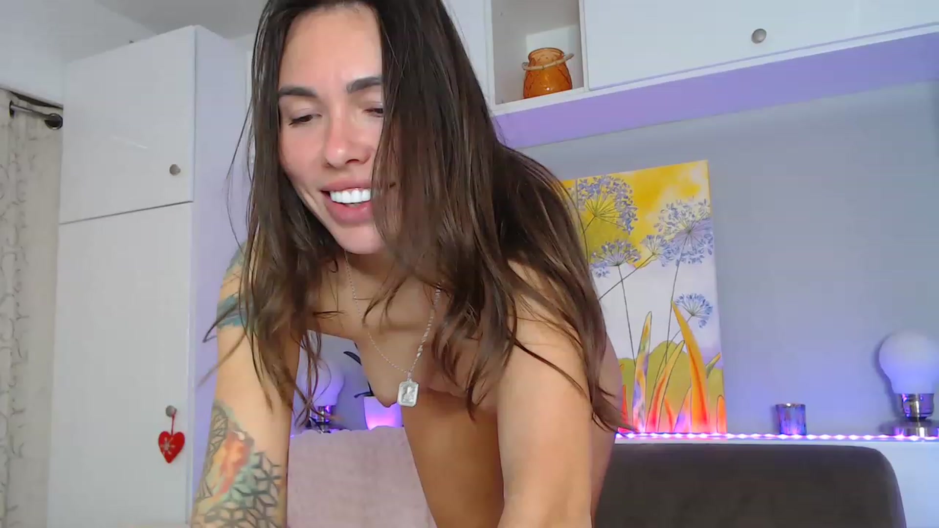 Gallery image thumbnail from VikiEvans's myfreecams stream on, 03/06/2023, 23:43 image 17 of 20