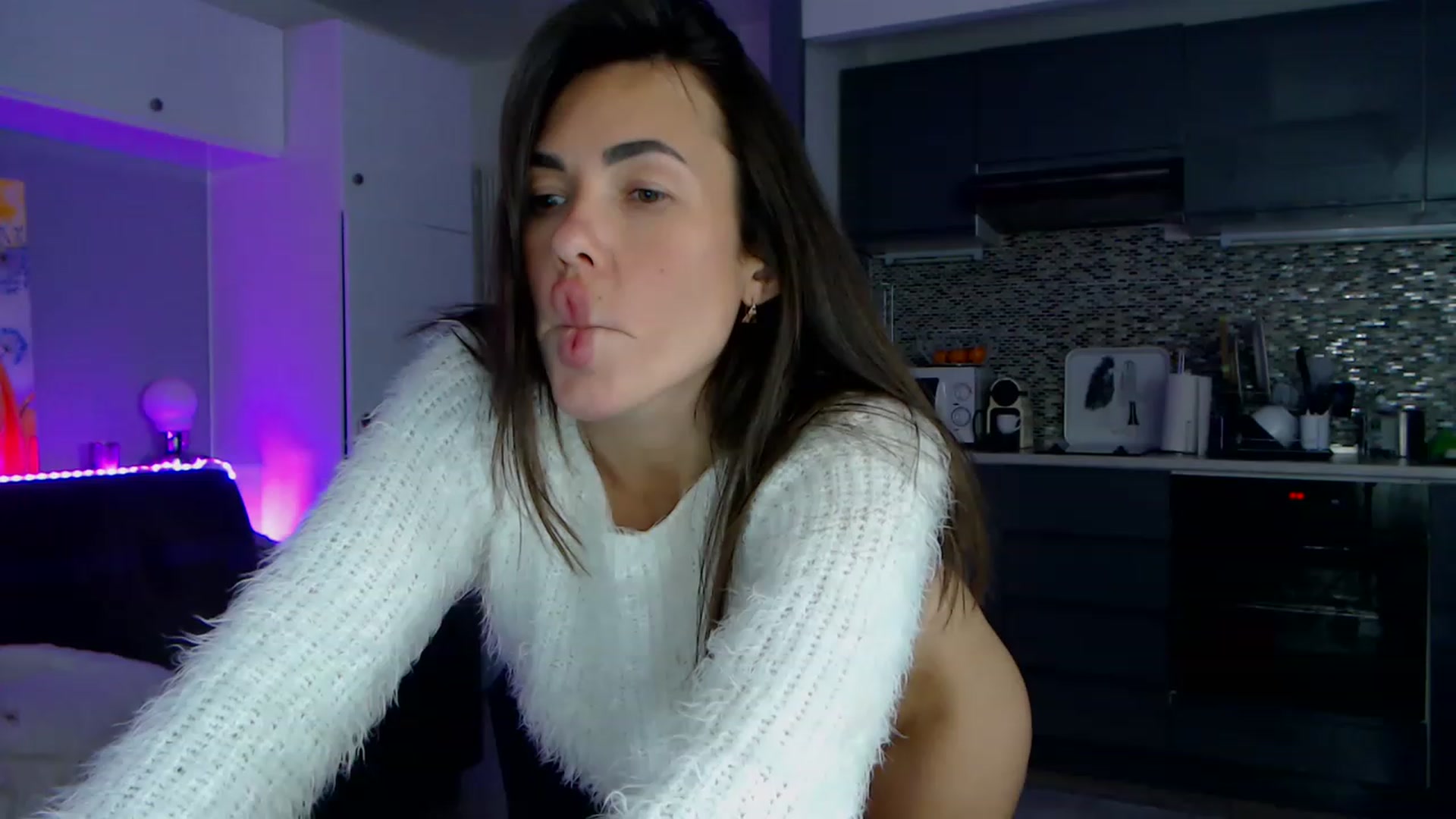 Gallery image thumbnail from VikiEvans's myfreecams stream on, 03/26/2023, 19:03 image 16 of 20