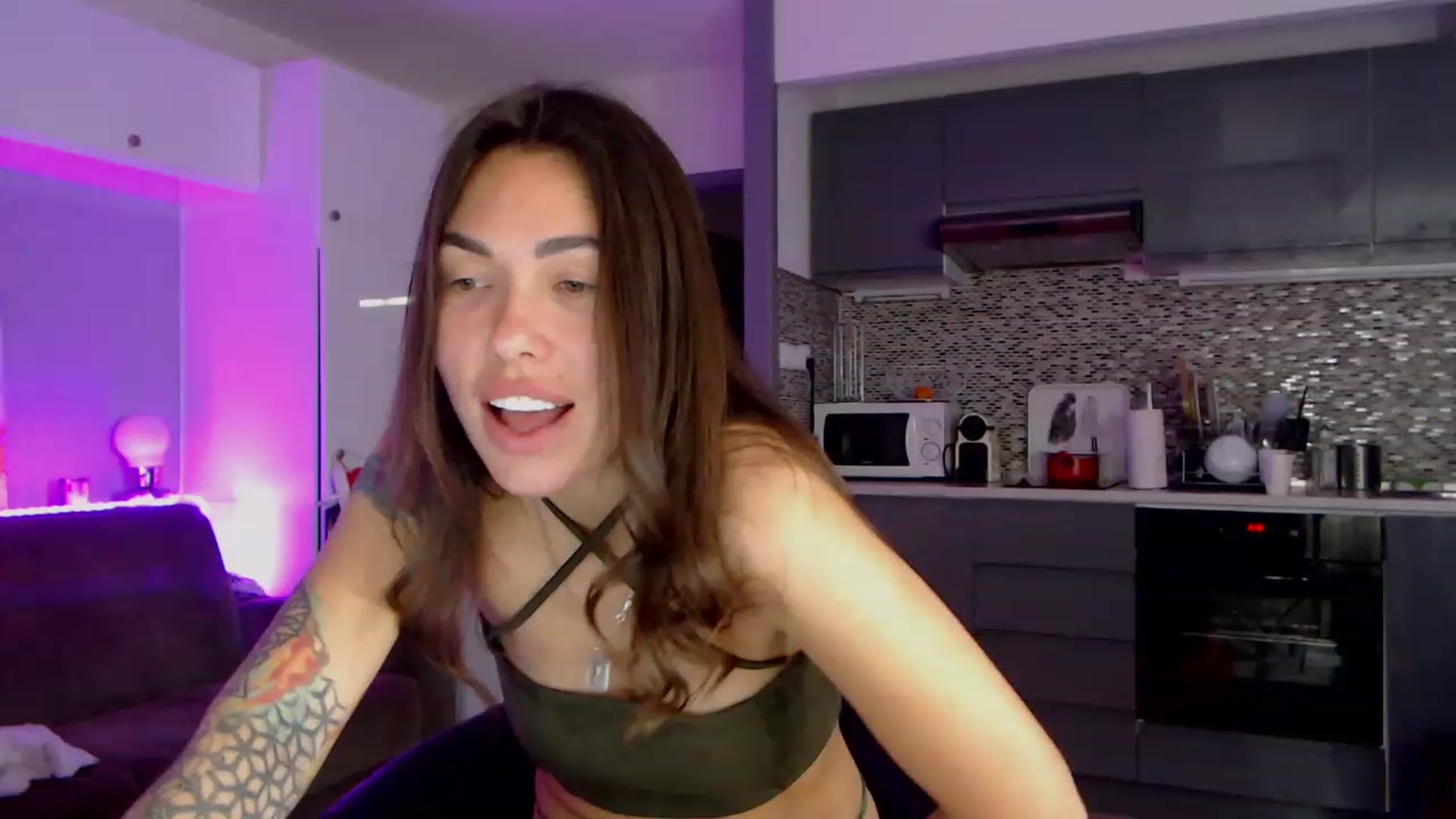 Gallery image thumbnail from VikiEvans's myfreecams stream on, 03/28/2023, 23:00 image 5 of 20
