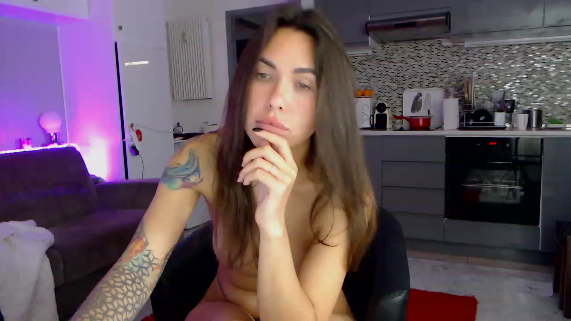 Gallery image thumbnail from VikiEvans's myfreecams stream on, 04/01/2023, 21:27 image 16 of 20