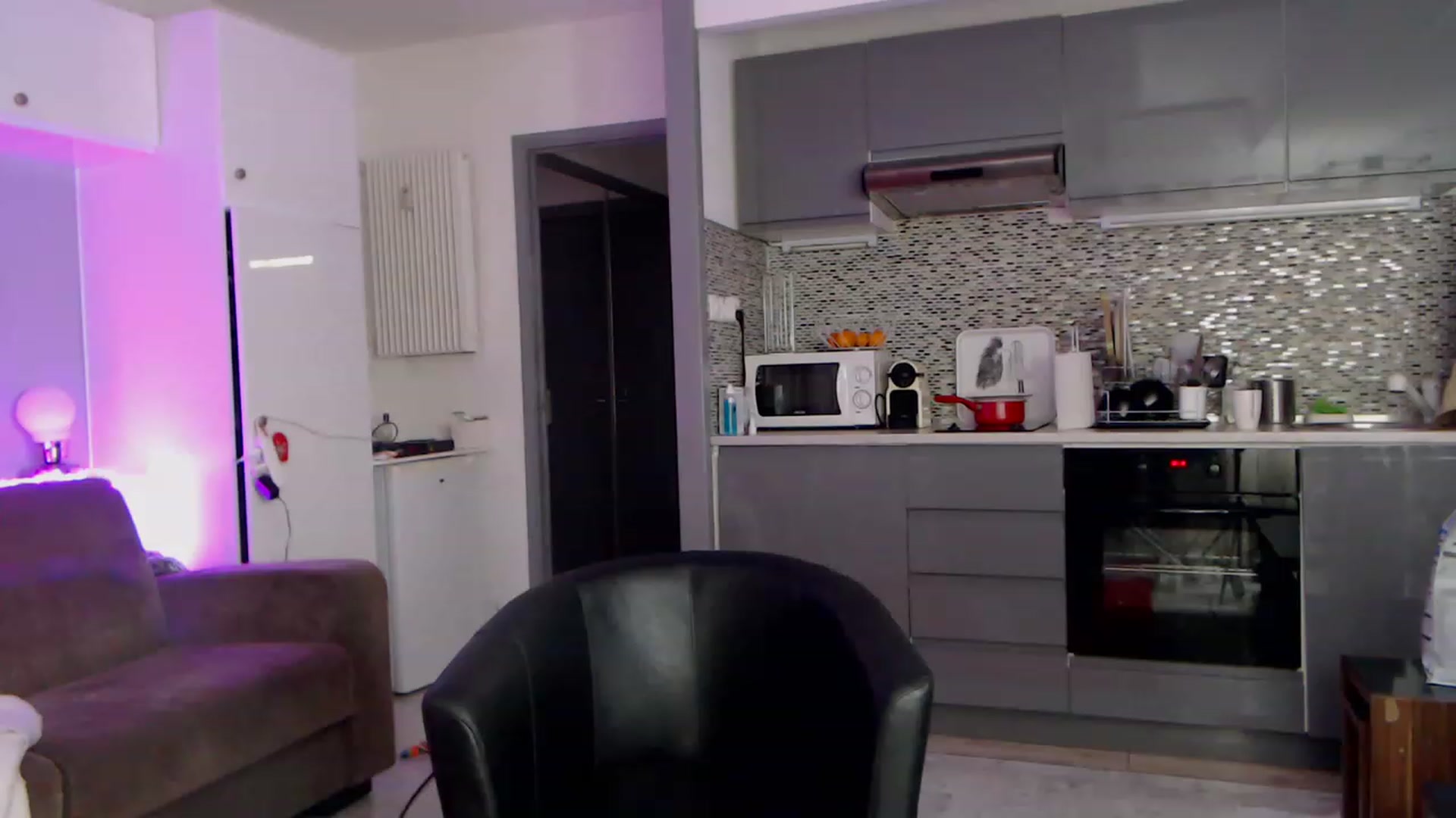 Gallery image thumbnail from VikiEvans's myfreecams stream on, 04/01/2023, 23:44 image 4 of 20