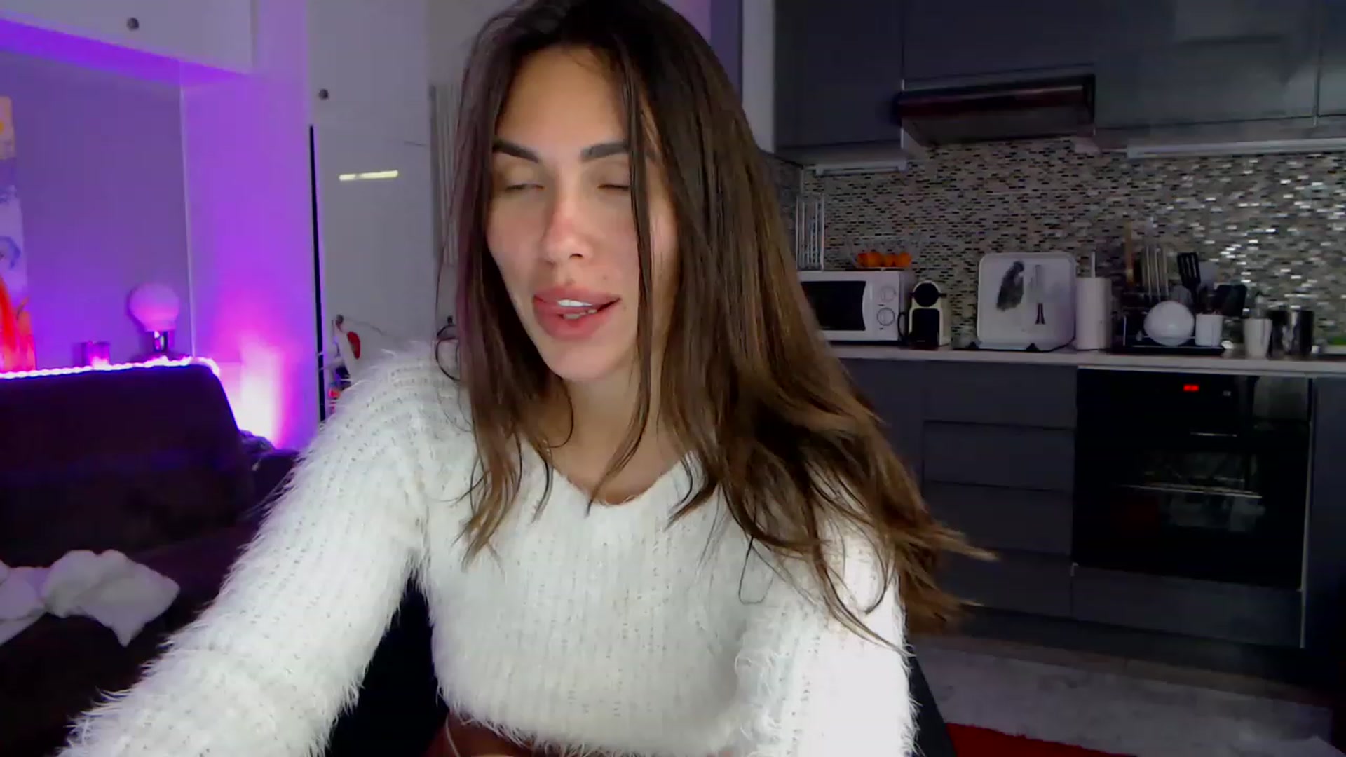 Gallery image thumbnail from VikiEvans's myfreecams stream on, 04/02/2023, 21:57 image 15 of 20