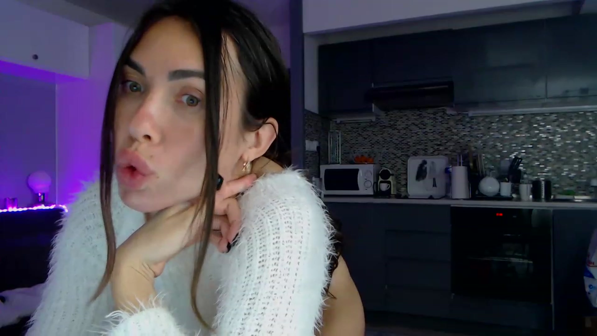 Gallery image thumbnail from VikiEvans's myfreecams stream on, 04/03/2023, 20:45 image 12 of 20
