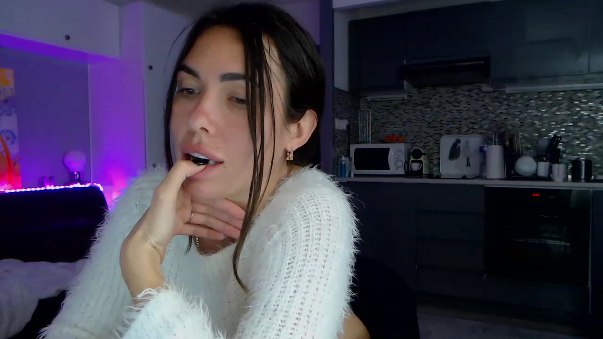 Gallery image thumbnail from VikiEvans's myfreecams stream on, 04/04/2023, 24:07 image 1 of 20