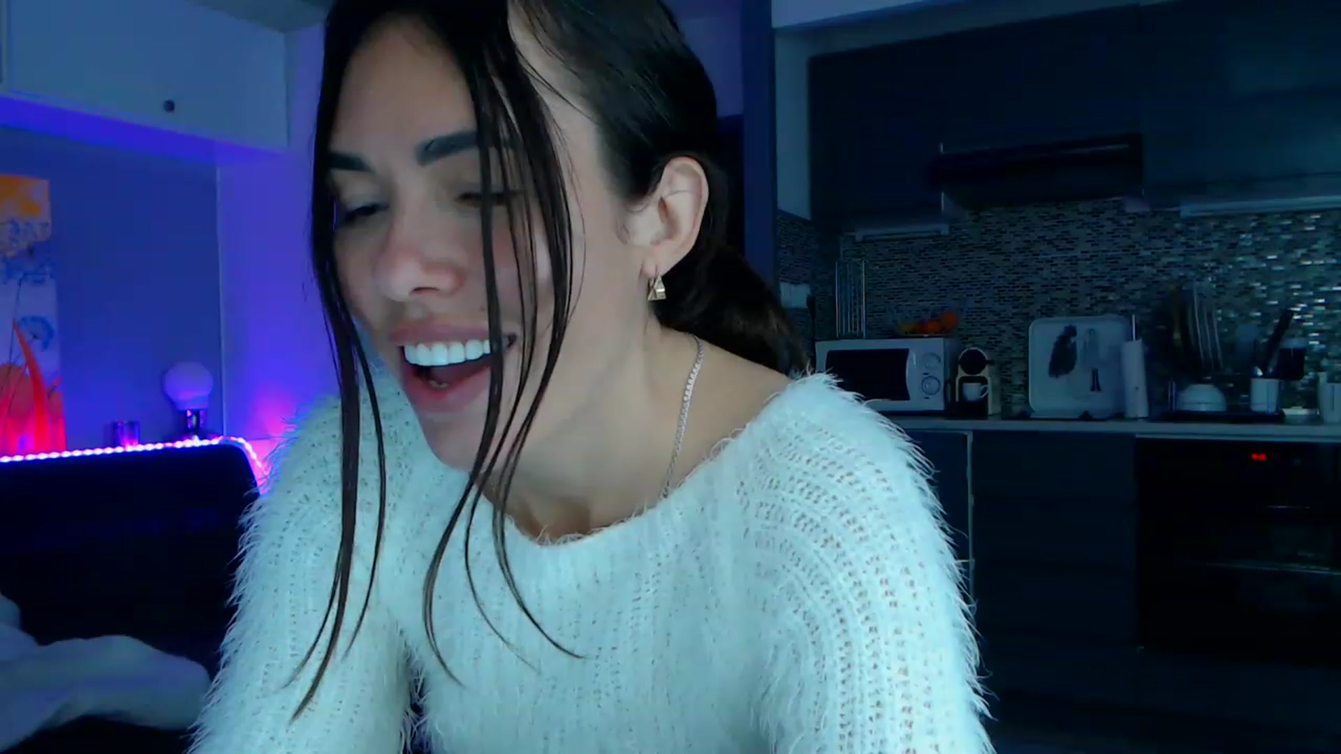 Gallery image thumbnail from VikiEvans's myfreecams stream on, 04/08/2023, 20:16 image 2 of 20