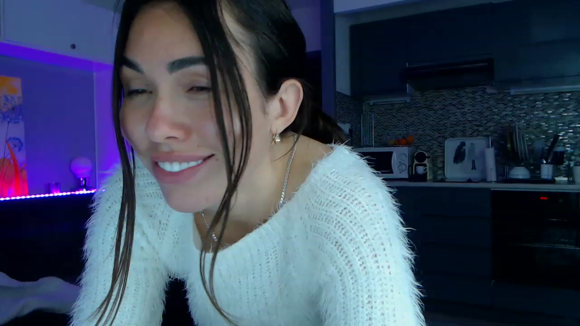 Gallery image thumbnail from VikiEvans's myfreecams stream on, 04/08/2023, 20:16 image 17 of 20