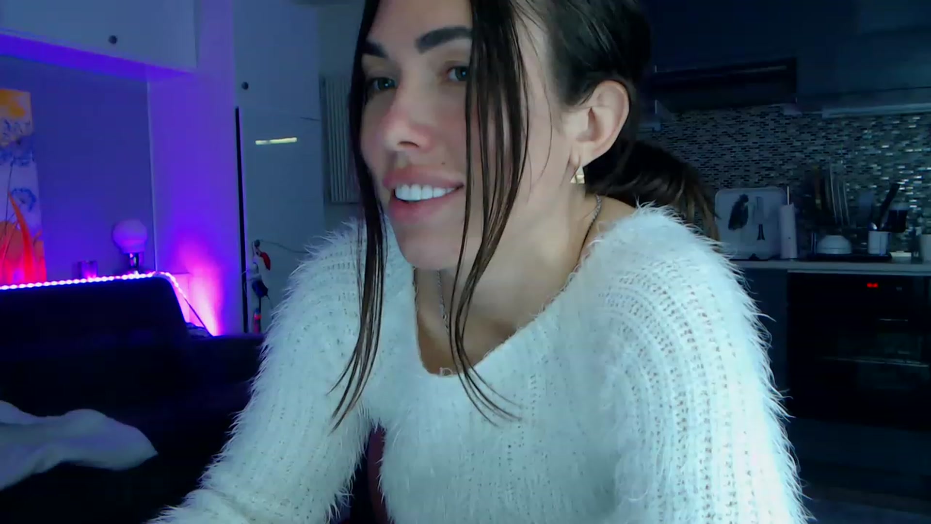 Gallery image thumbnail from VikiEvans's myfreecams stream on, 04/08/2023, 20:16 image 9 of 20