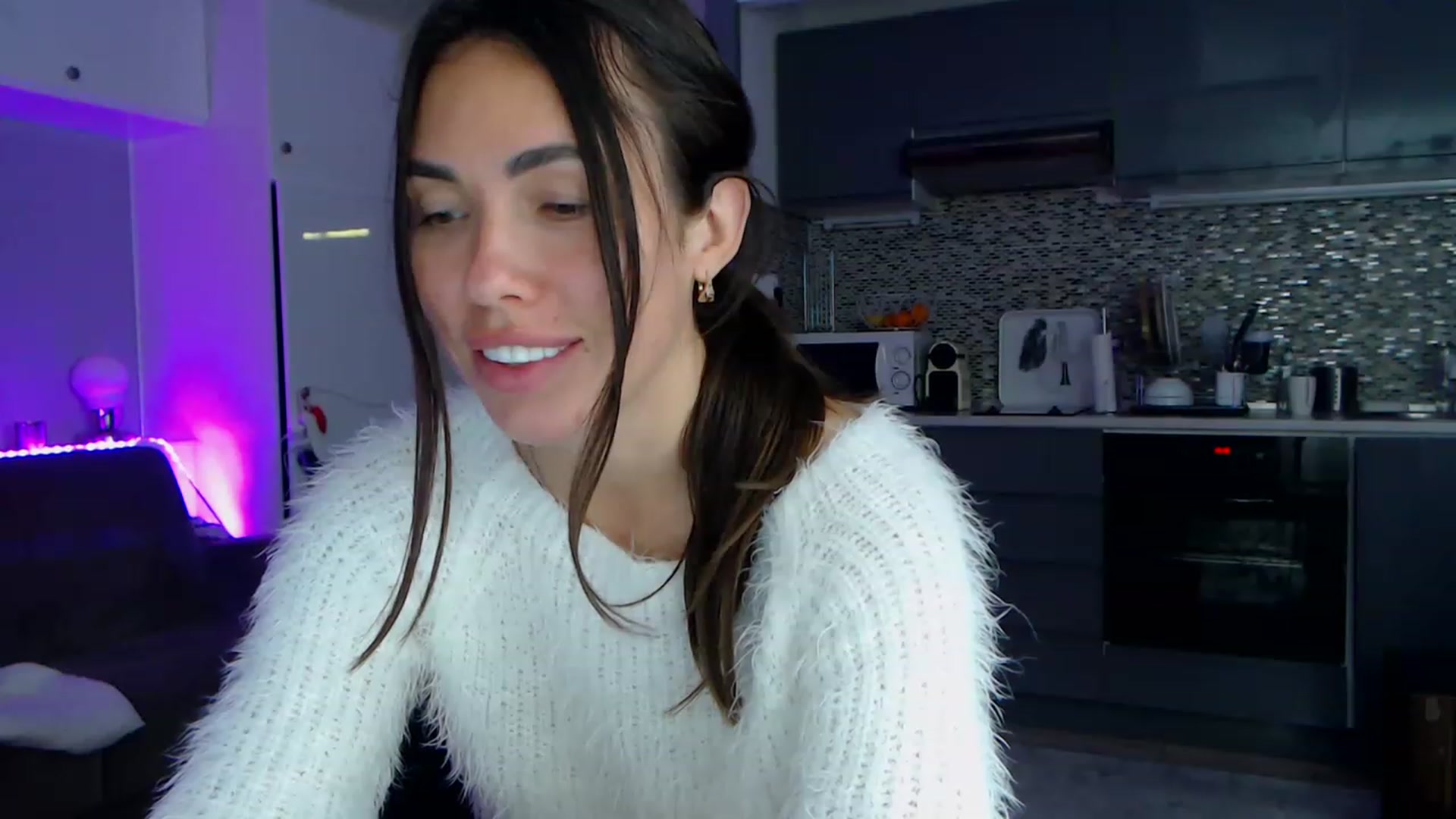 Gallery image thumbnail from VikiEvans's myfreecams stream on, 04/08/2023, 22:40 image 19 of 20