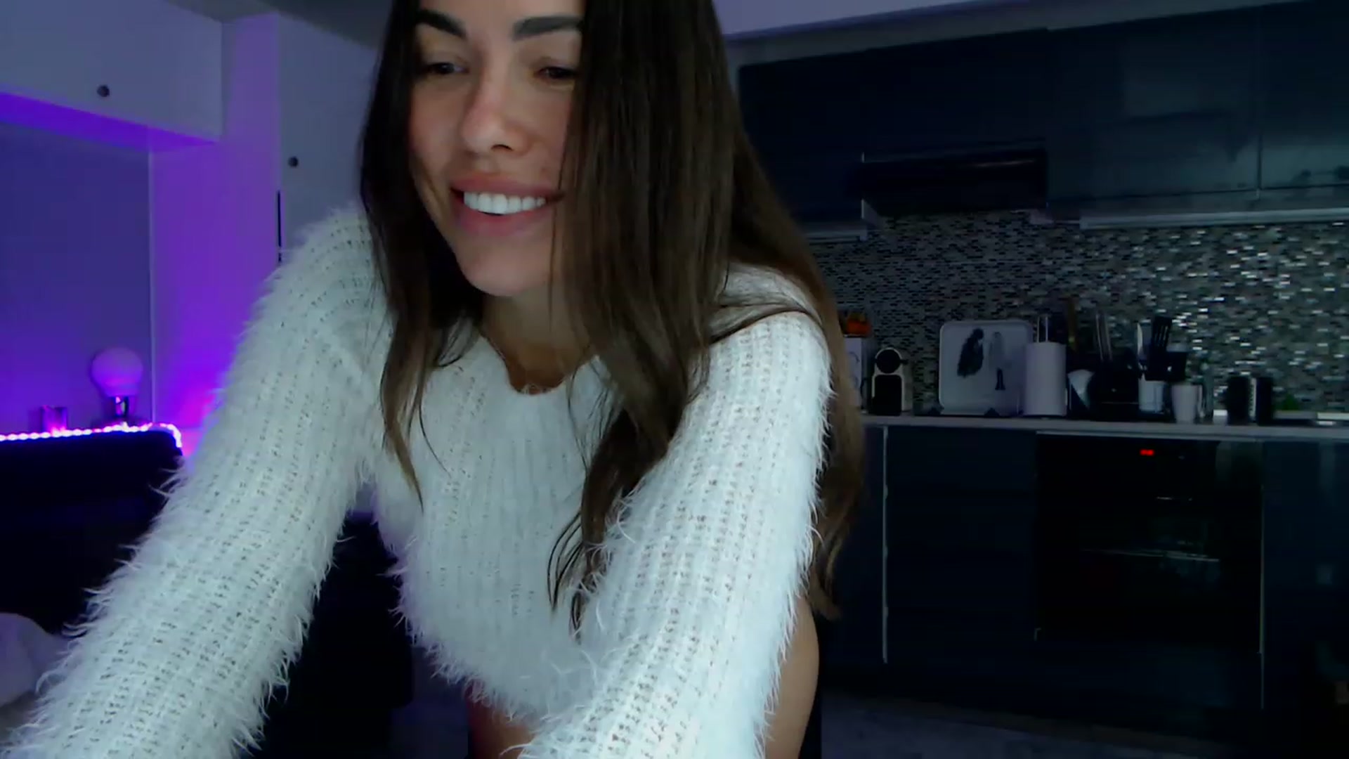Gallery image thumbnail from VikiEvans's myfreecams stream on, 04/12/2023, 18:14 image 17 of 20
