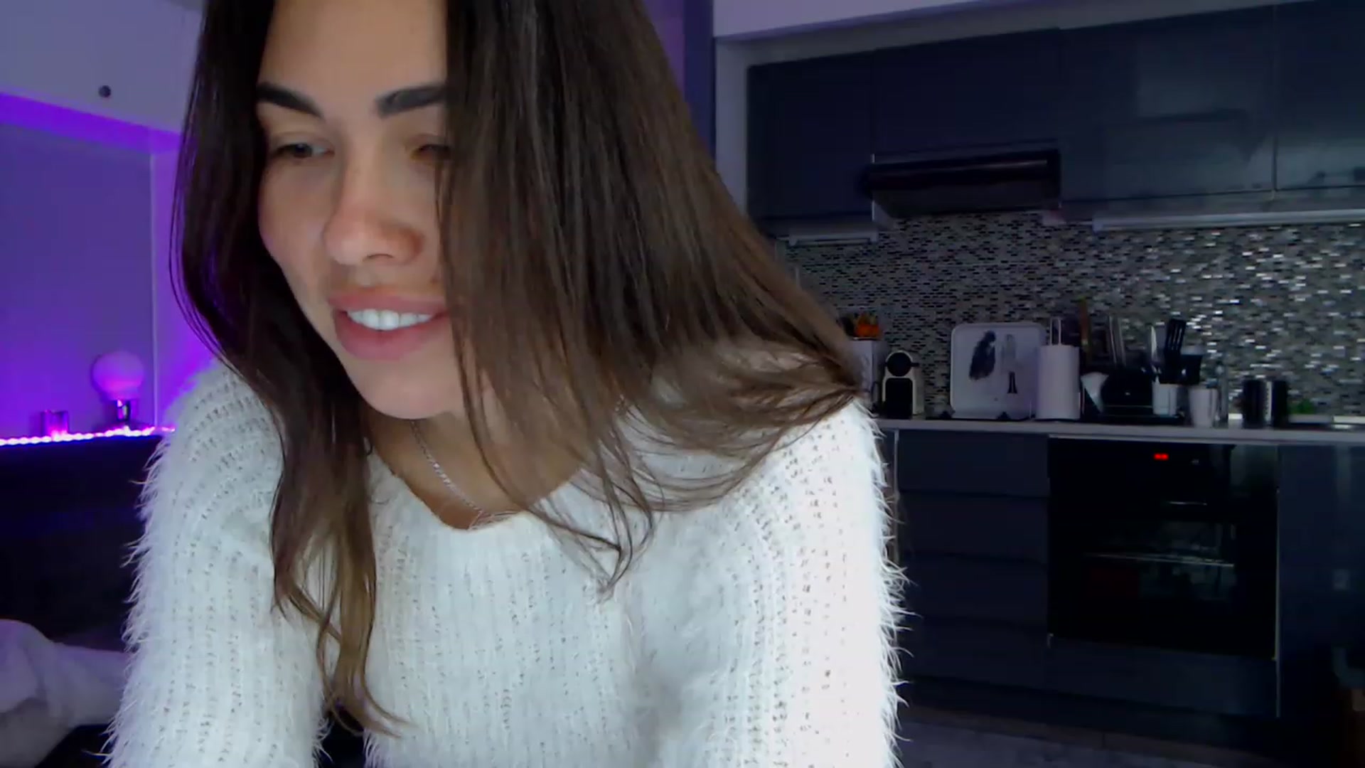 Gallery image thumbnail from VikiEvans's myfreecams stream on, 04/12/2023, 18:14 image 4 of 20