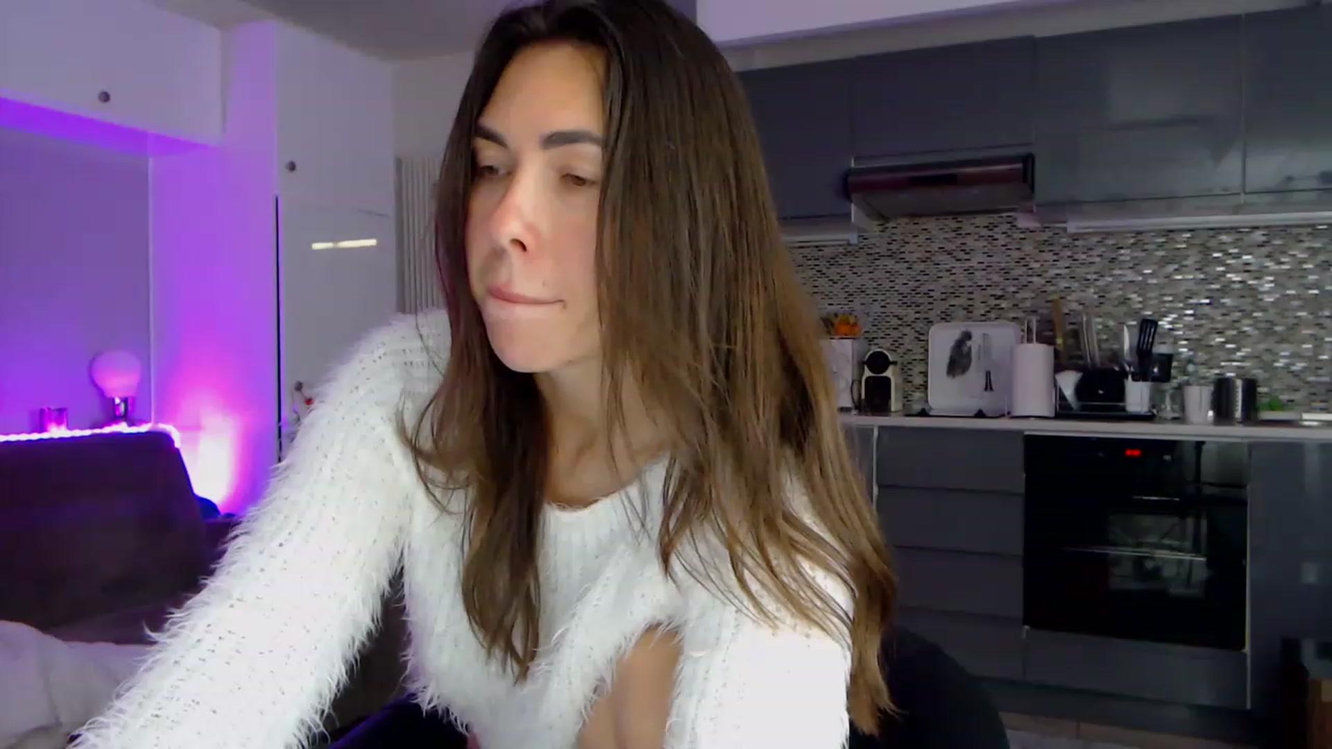 Gallery image thumbnail from VikiEvans's myfreecams stream on, 04/12/2023, 20:44 image 17 of 20