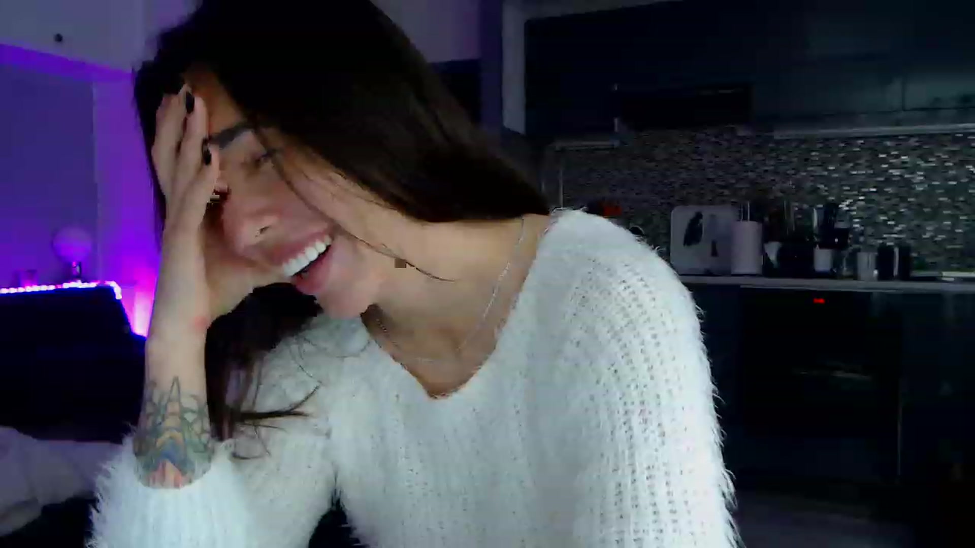 Gallery image thumbnail from VikiEvans's myfreecams stream on, 04/12/2023, 20:44 image 20 of 20