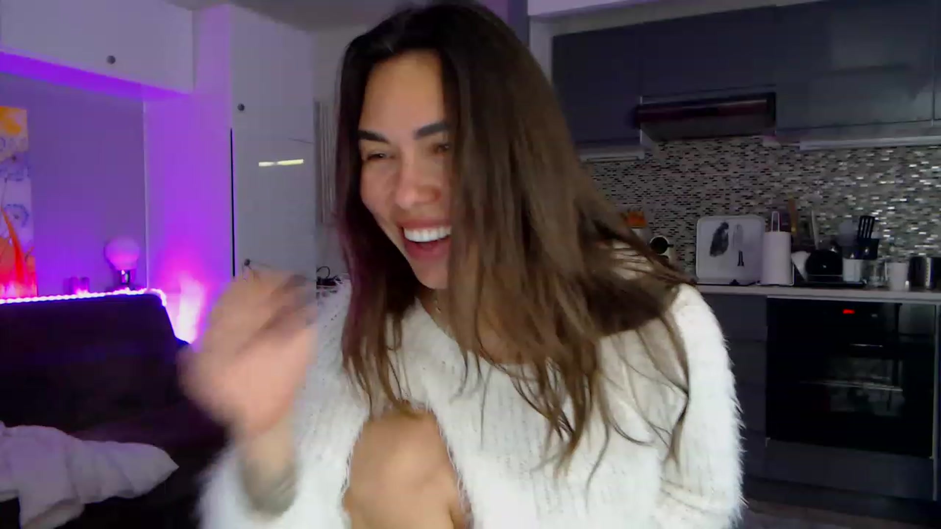 Gallery image thumbnail from VikiEvans's myfreecams stream on, 04/12/2023, 22:55 image 6 of 20