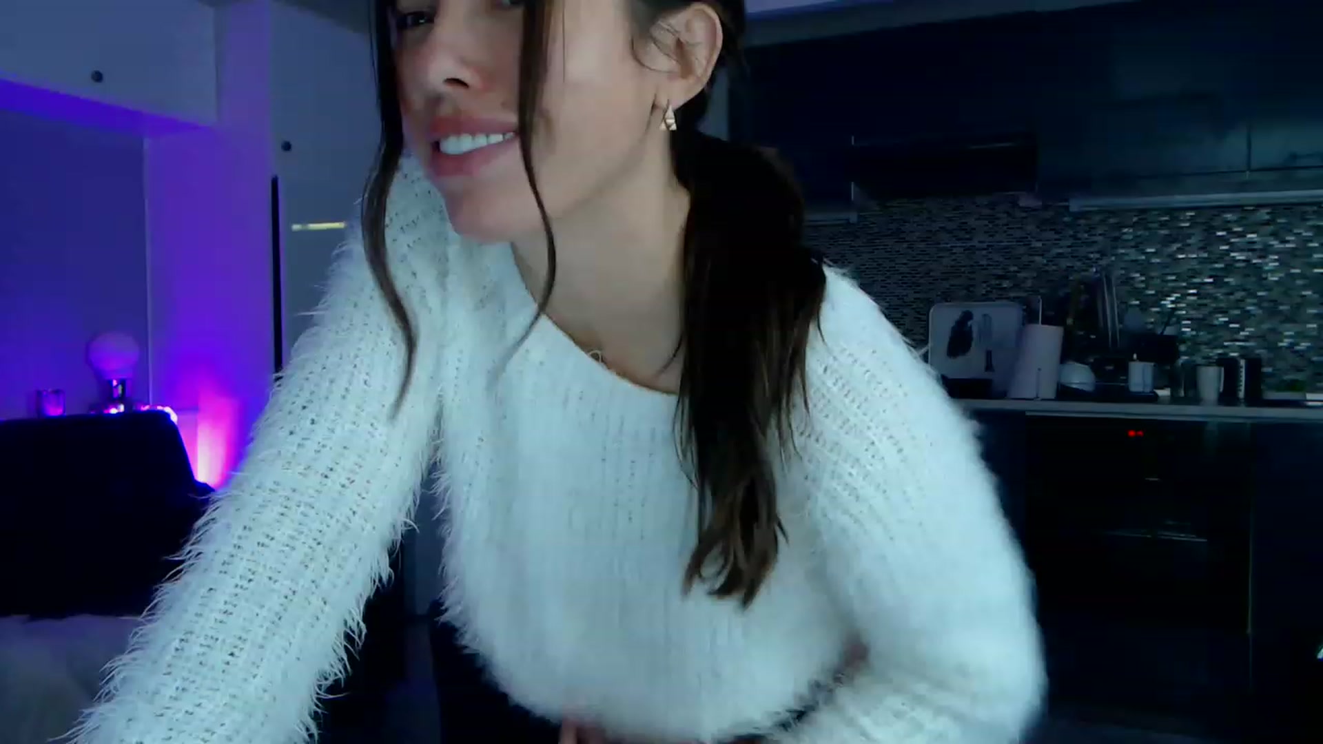 Gallery image thumbnail from VikiEvans's myfreecams stream on, 04/13/2023, 19:21 image 18 of 20