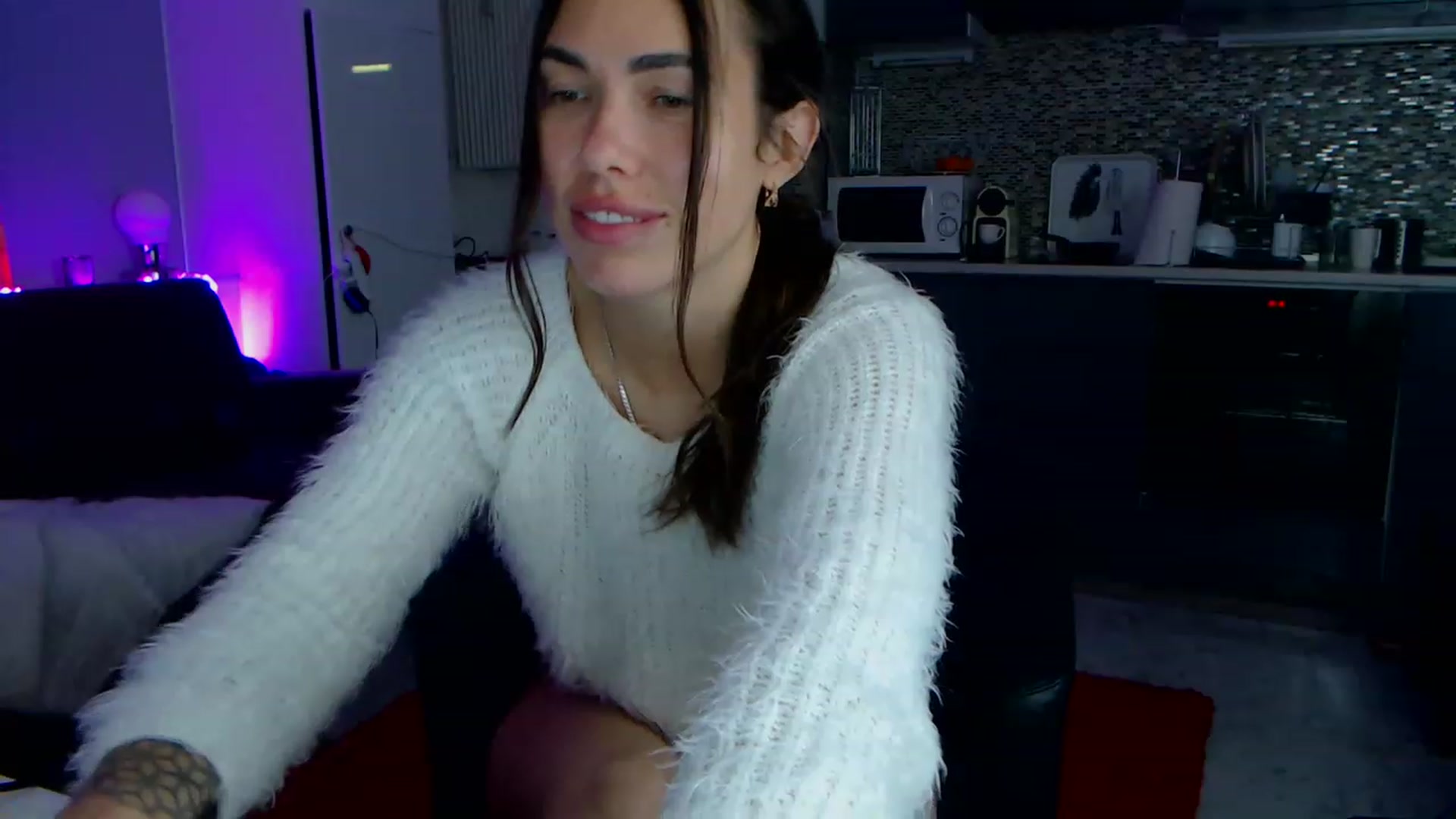 Gallery image thumbnail from VikiEvans's myfreecams stream on, 04/13/2023, 21:27 image 14 of 20
